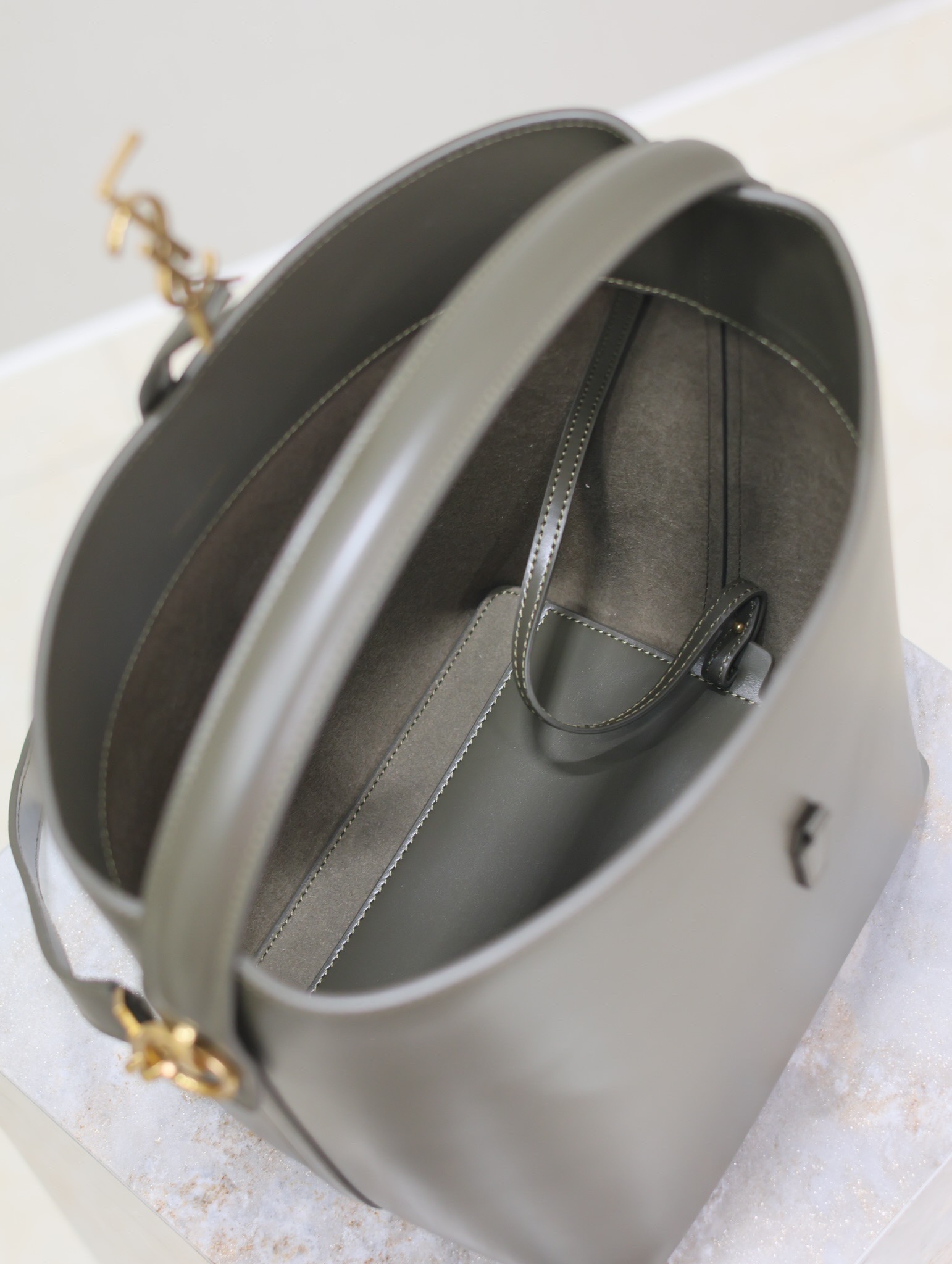 Bagsaaa LE 37 in shiny leather 742828 DEEP MUSK - 20 X 25 X 16 CM