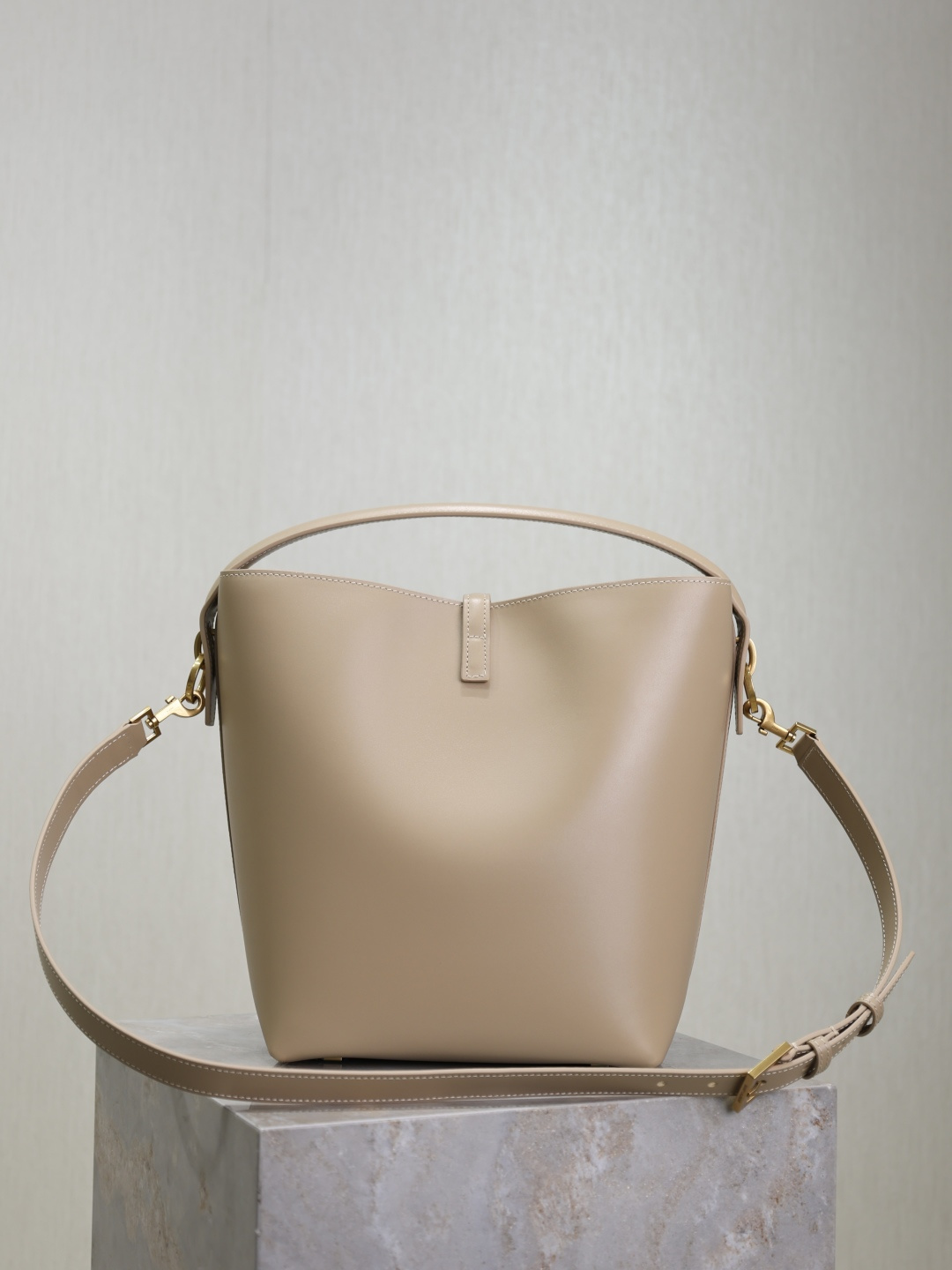 Bagsaaa LE 37 in shiny leather 742828 beige - 20 X 25 X 16 CM