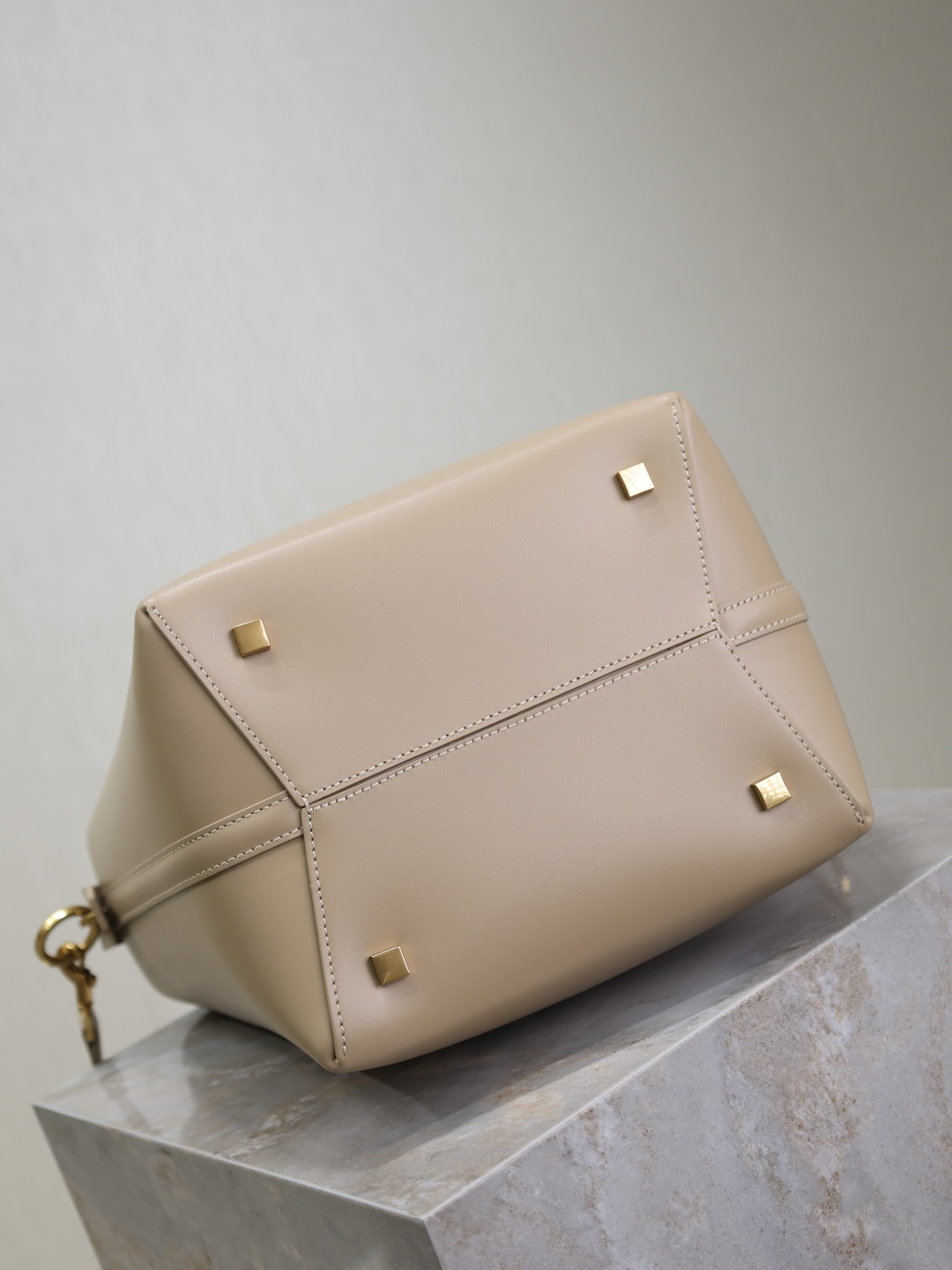 Bagsaaa LE 37 in shiny leather 742828 beige - 20 X 25 X 16 CM