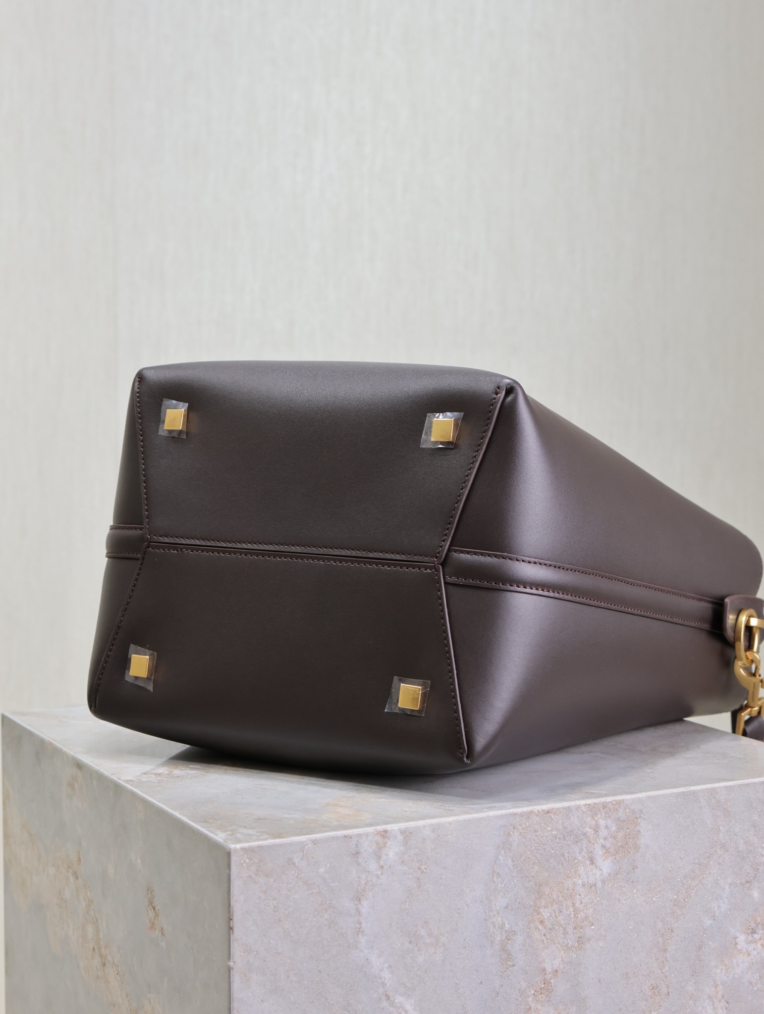 Bagsaaa LE 37 in shiny leather 742828 dark chocolate - 20 X 25 X 16 CM