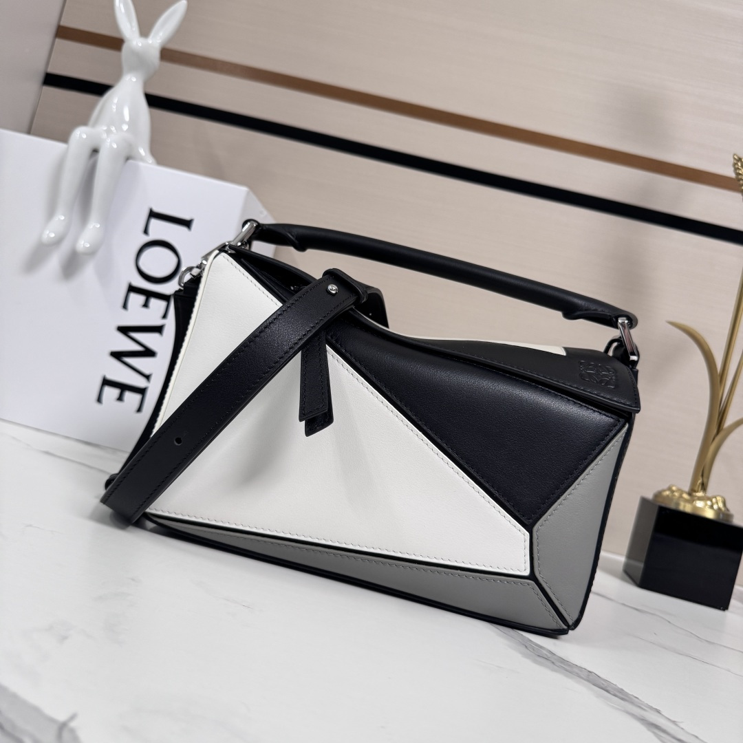 Bagsaaa L0ew* x Albers Small Puzzle Bag gray, black & white - 24cm
