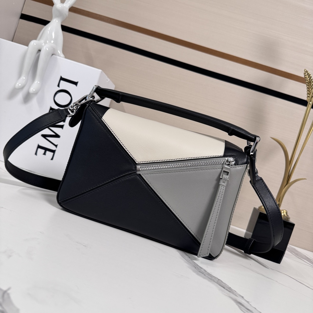 Bagsaaa L0ew* x Albers Small Puzzle Bag gray, black & white - 24cm