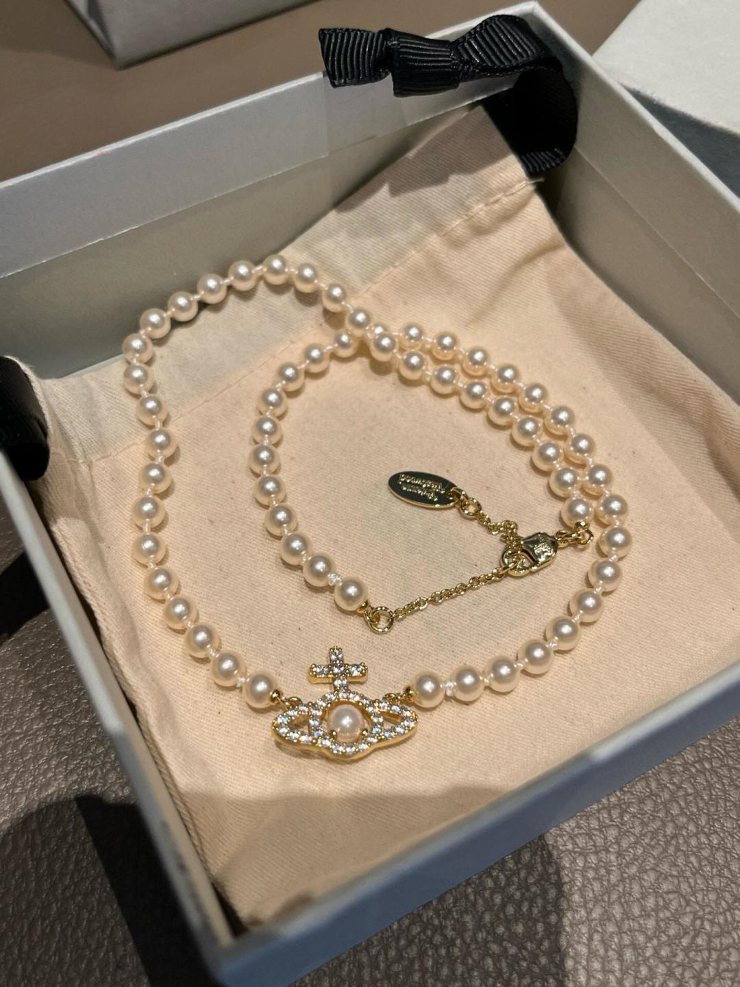 Bagsaaa Vivienne Westwood Olympia pearl necklace in gold-tone