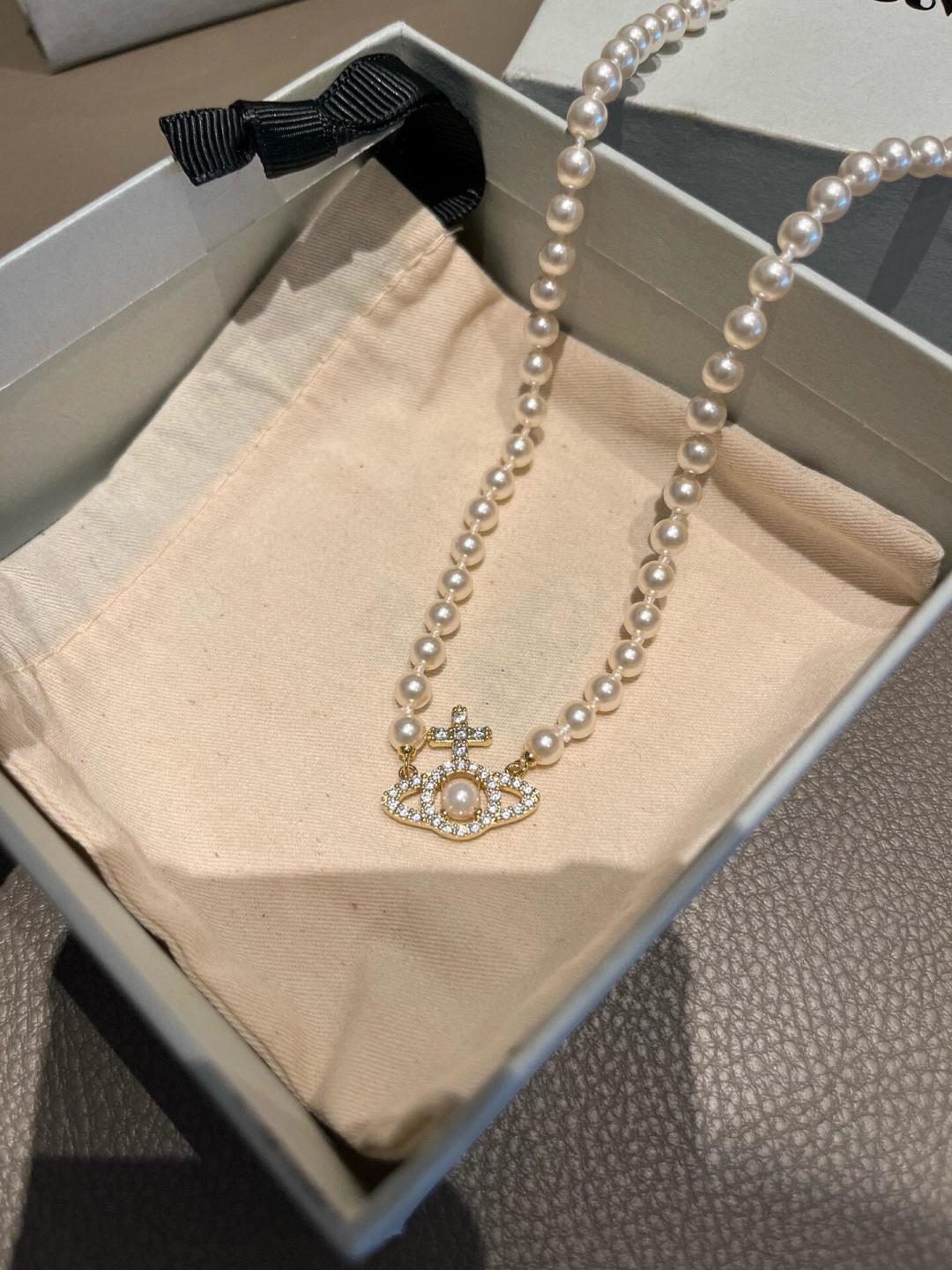 Bagsaaa Vivienne Westwood Olympia pearl necklace in gold-tone