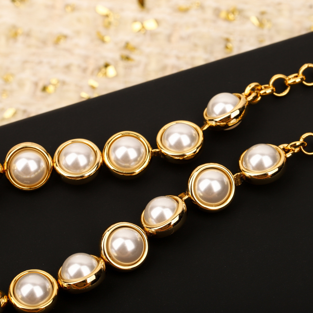 Bagsaaa Ch**el 2024 Bead Strand CC Gold and Cream Pearl Necklace
