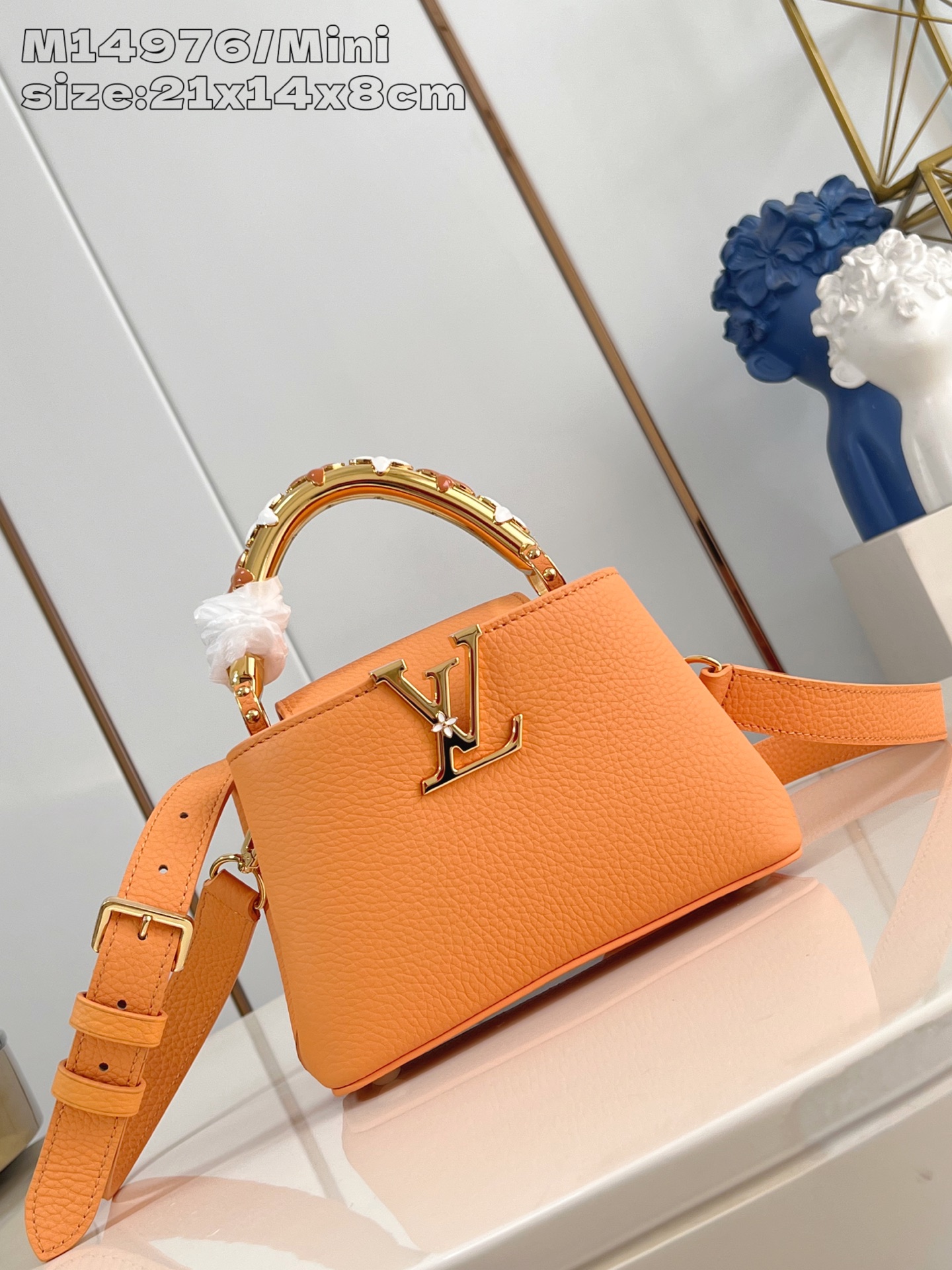 Bagsaaa L0vis Vvtt0n Capucines Mini handbag in orange Taurillon leather - 21cm