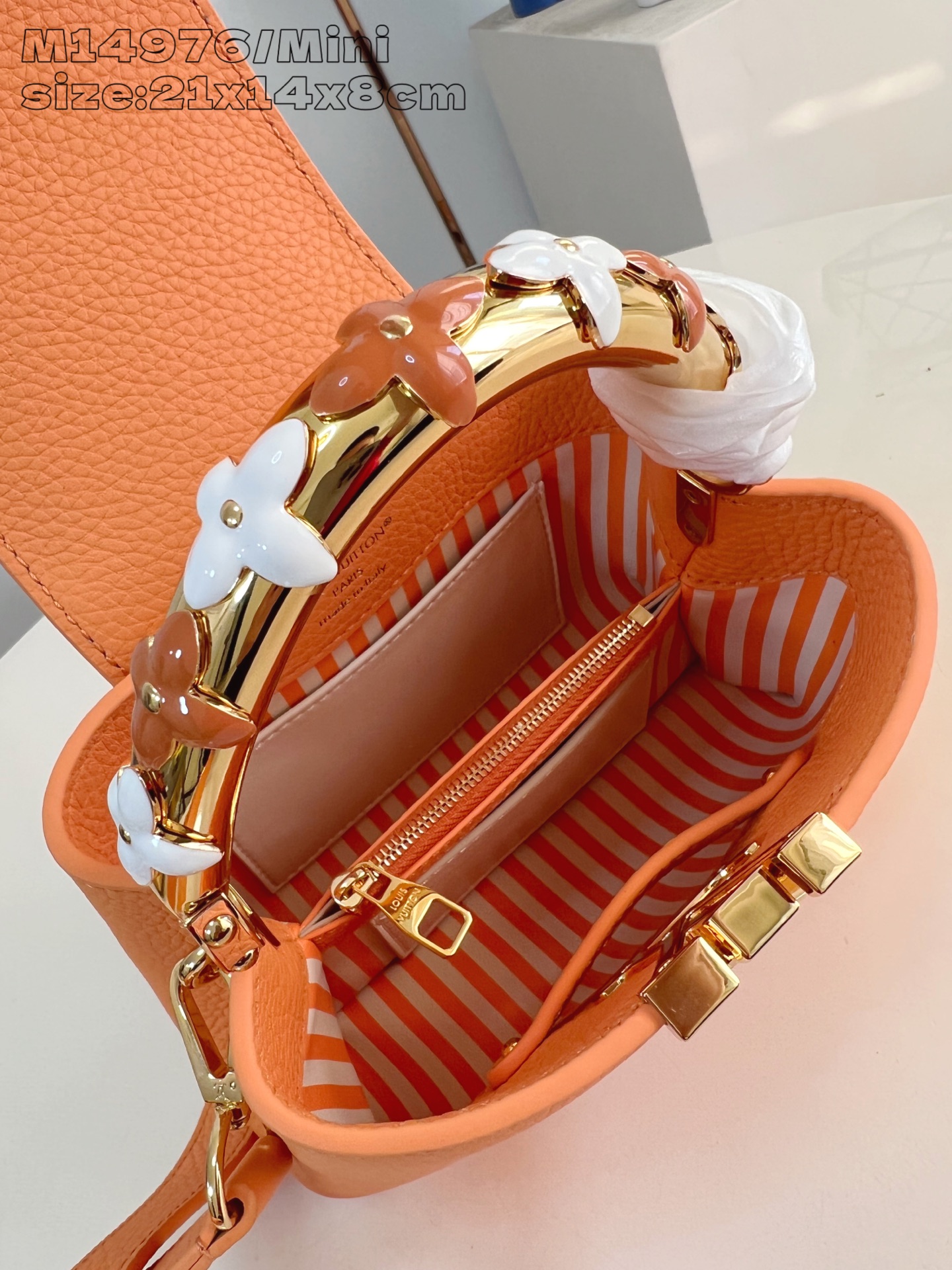 Bagsaaa L0vis Vvtt0n Capucines Mini handbag in orange Taurillon leather - 21cm