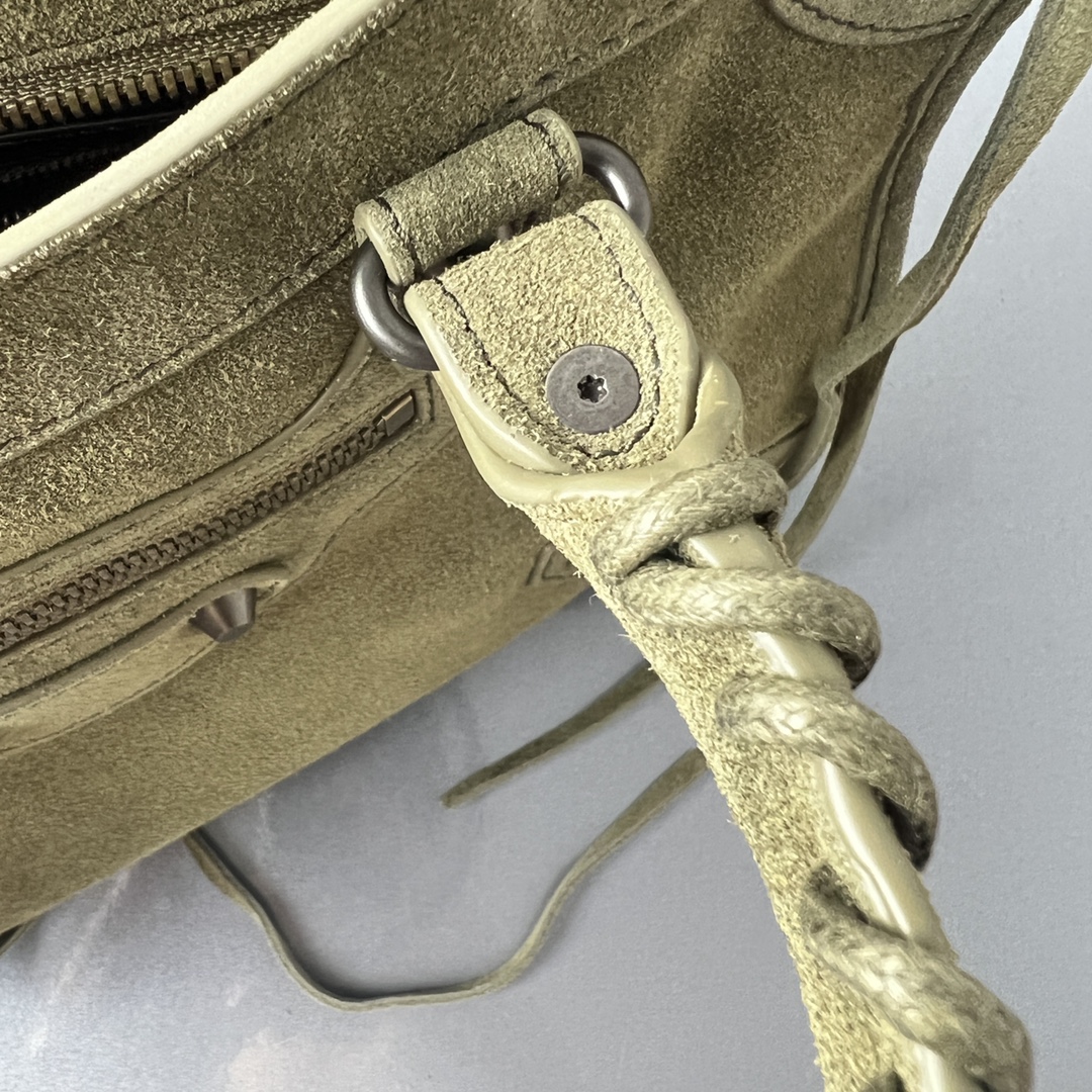 Bagsaaa Ba1en*iaga Le City Bag Small in olive green waxed suede calfskin - 30cm