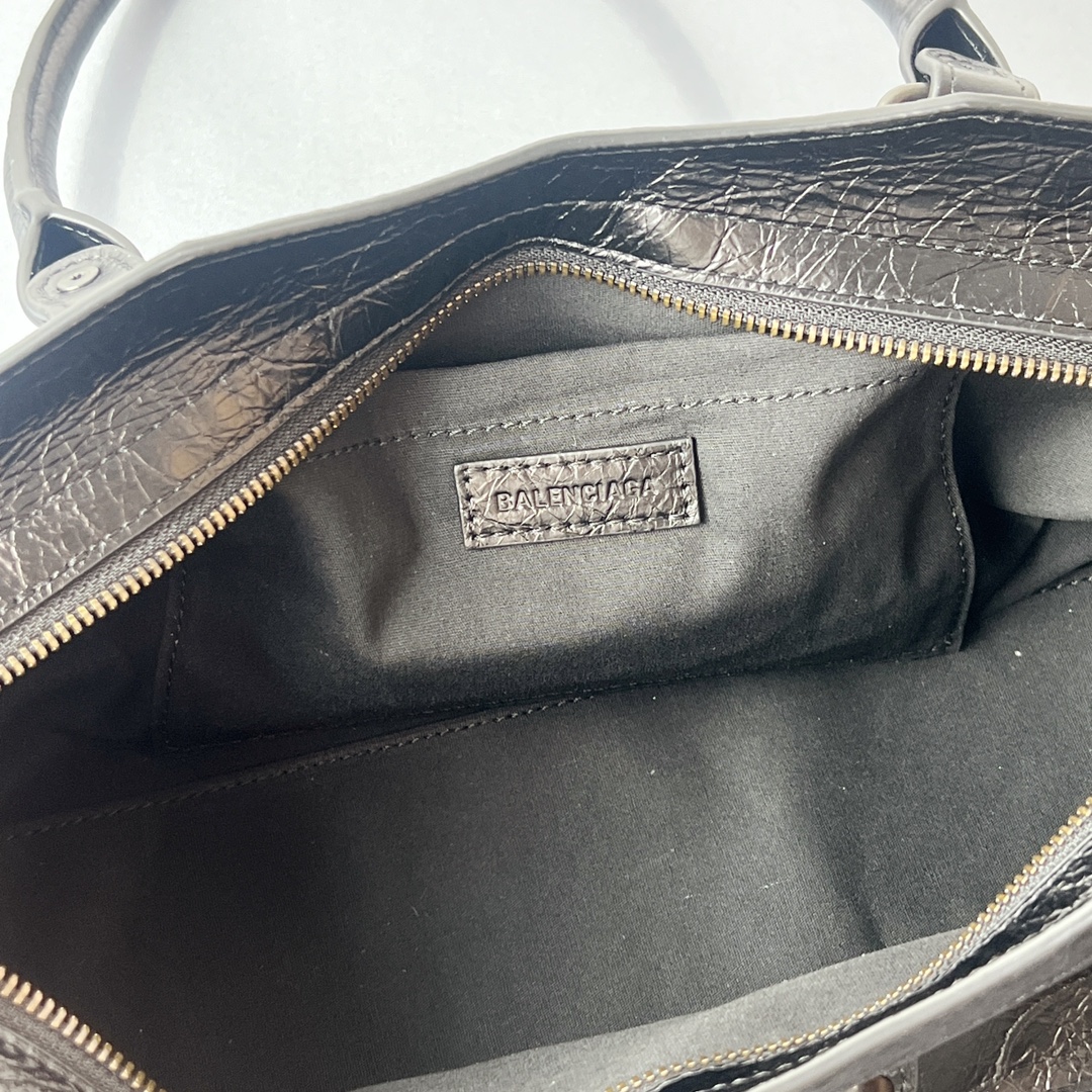 Bagsaaa Ba1en*iaga Le City Bag East-West in black Arena lambskin - 40 cm