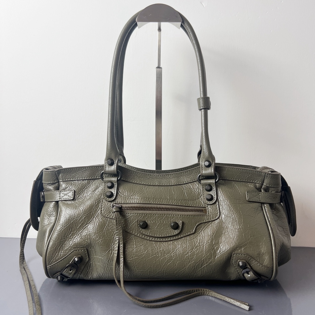 Bagsaaa Ba1en*iaga Le City Bag East-West in army green Arena lambskin - 40 cm