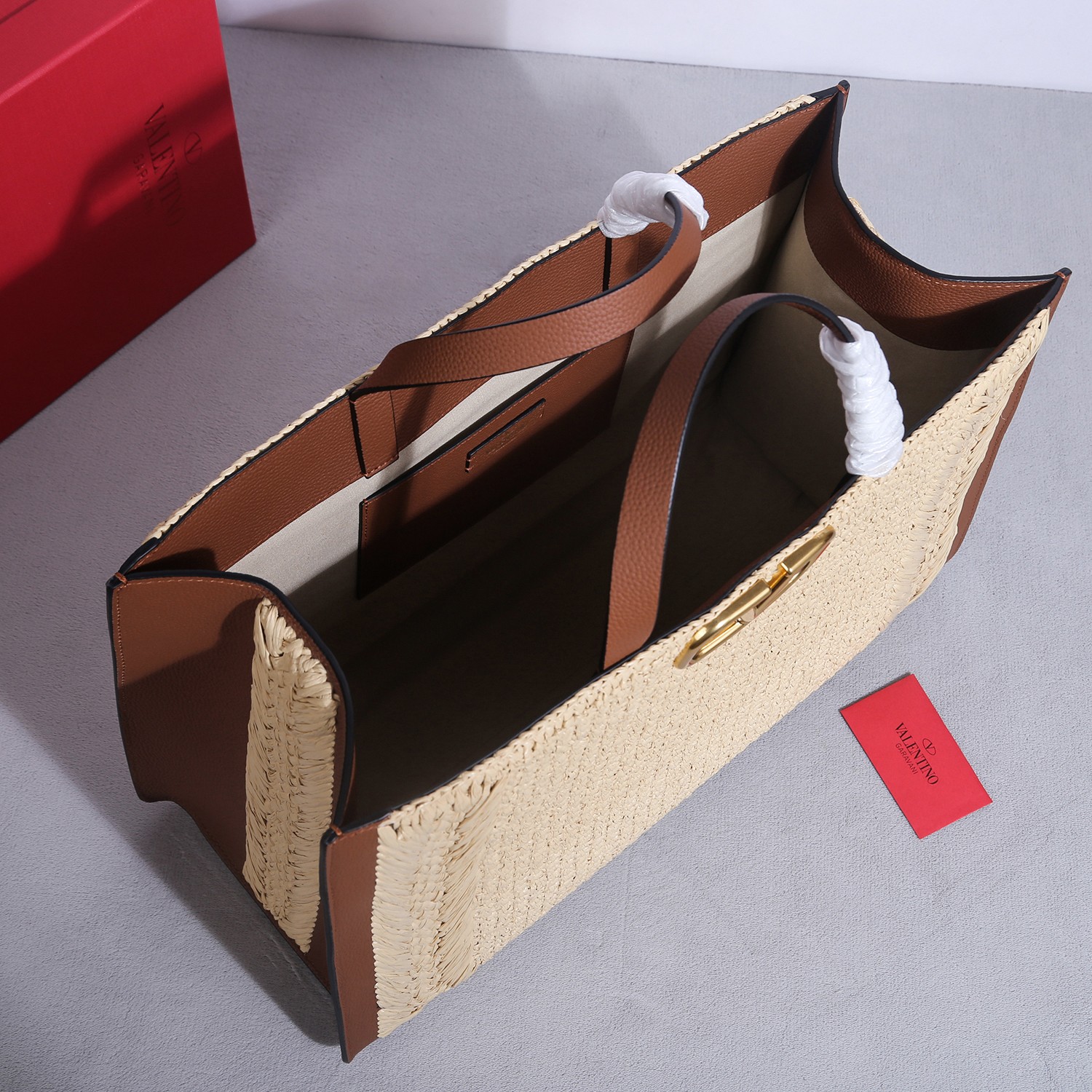 Bagsaaa Va1e*ntin0 Garavani VLogo Signature raffia tote bag with brown leather - 48cm