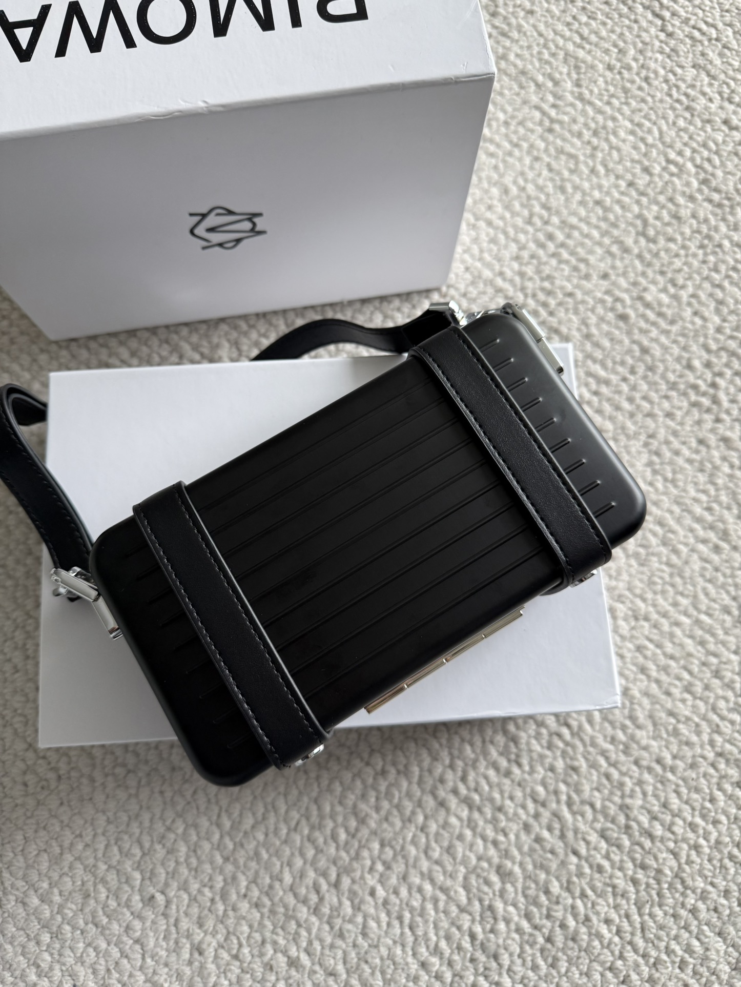 Bagsaaa R1m0wa Personal Aluminum Cross-Body Bag in black