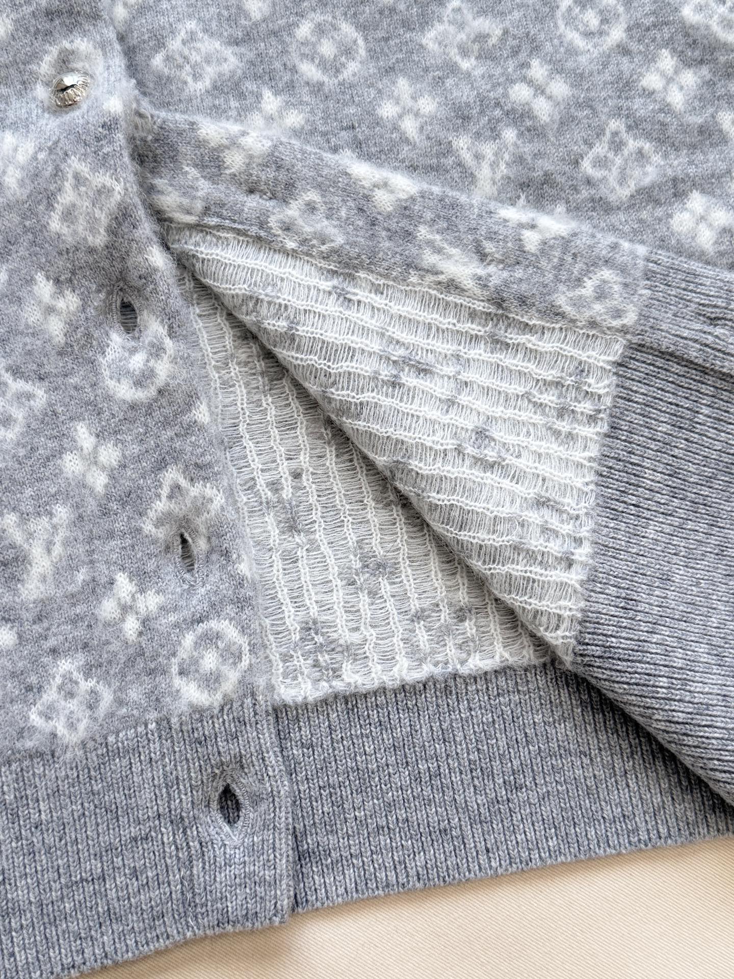 Bagsaaa L0vis Vvtt0n Monogram Brushed Knit Cardigan gray