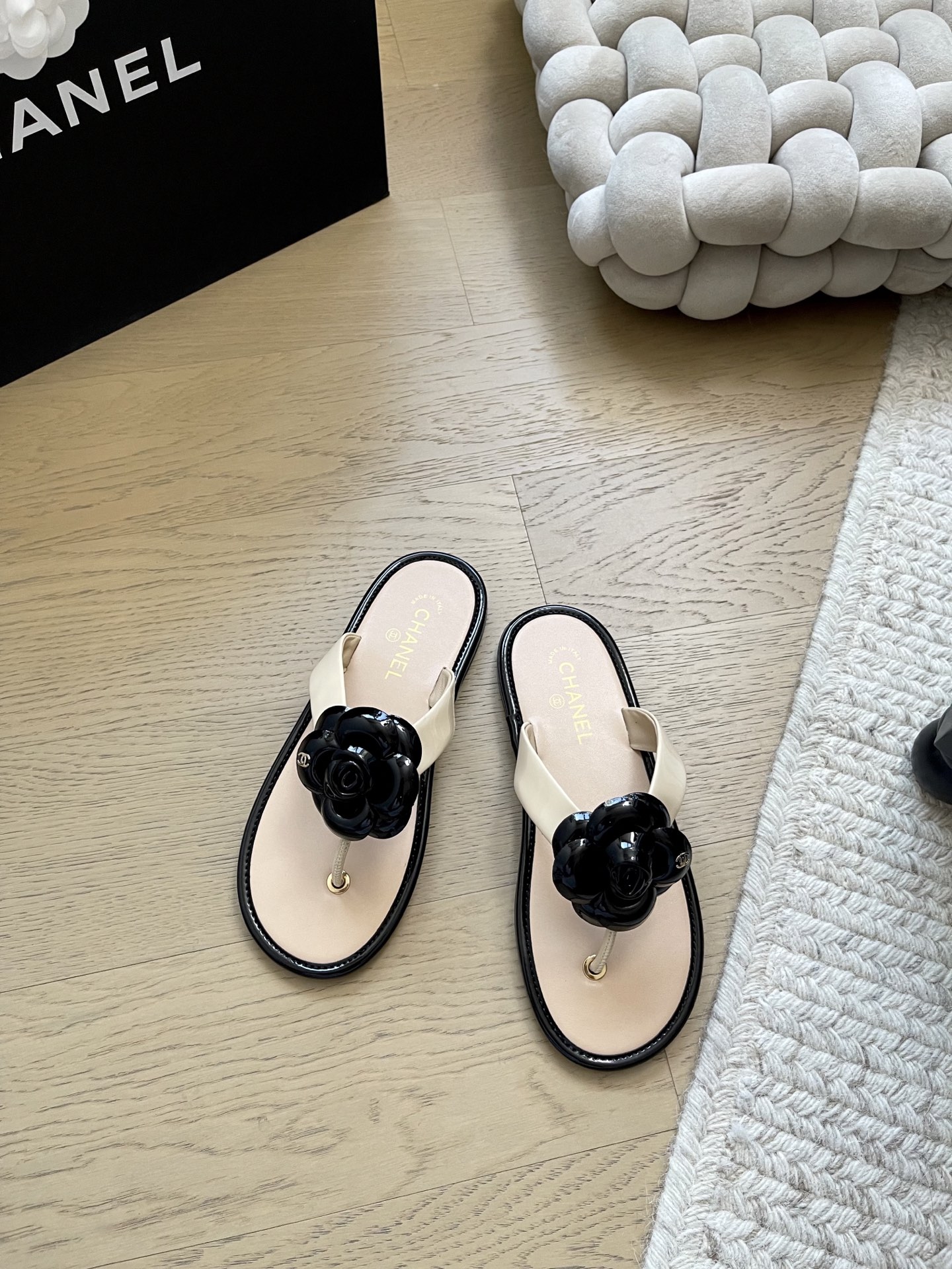 Bagsaaa Ch**el black and beige jelly Camellia thong flat sandals