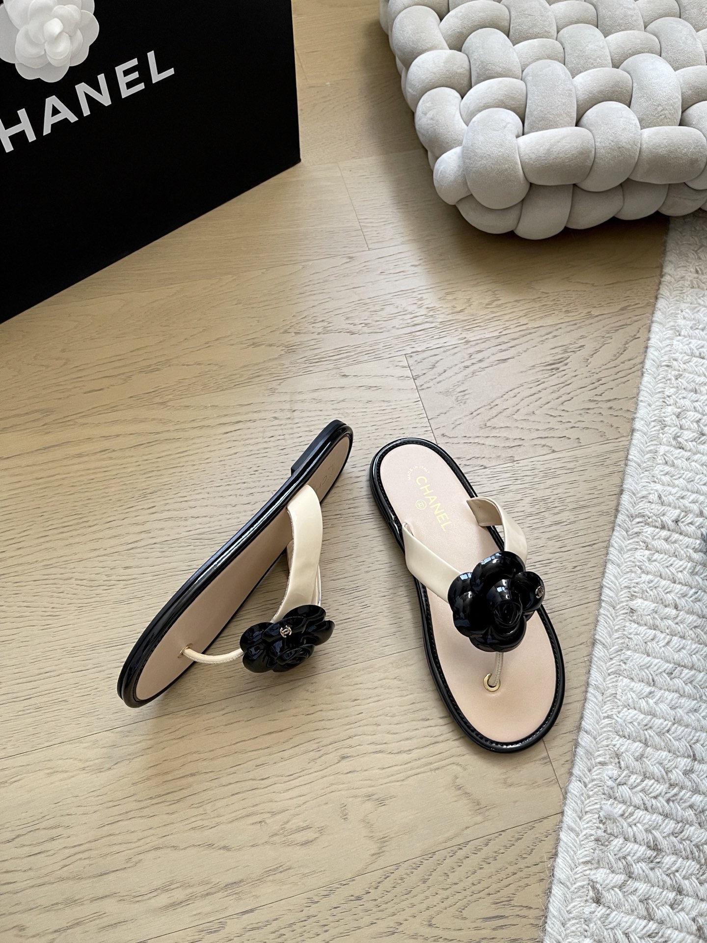 Bagsaaa Ch**el black and beige jelly Camellia thong flat sandals