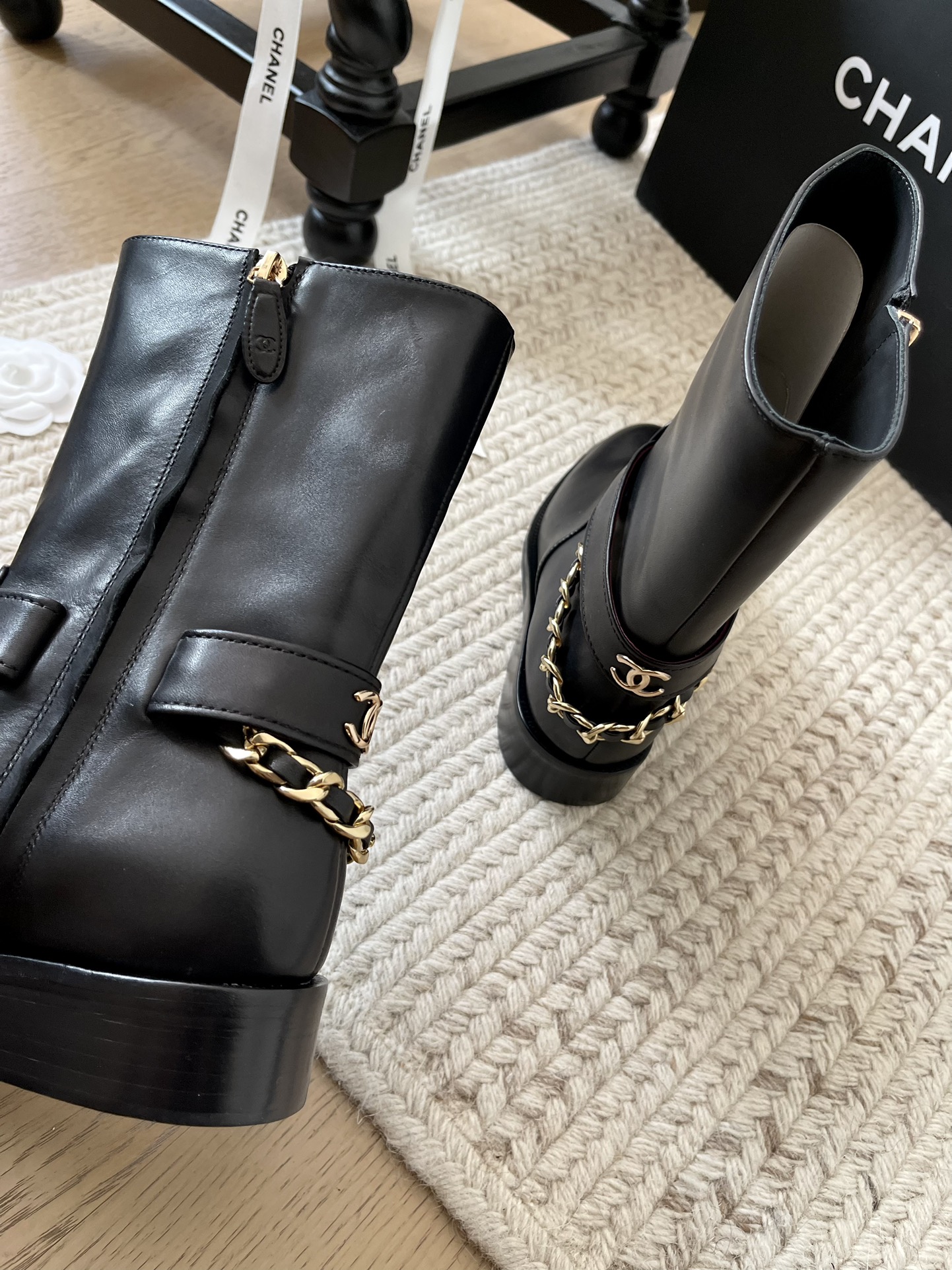 Bagsaaa Ch**el black leather ankle boots with chain