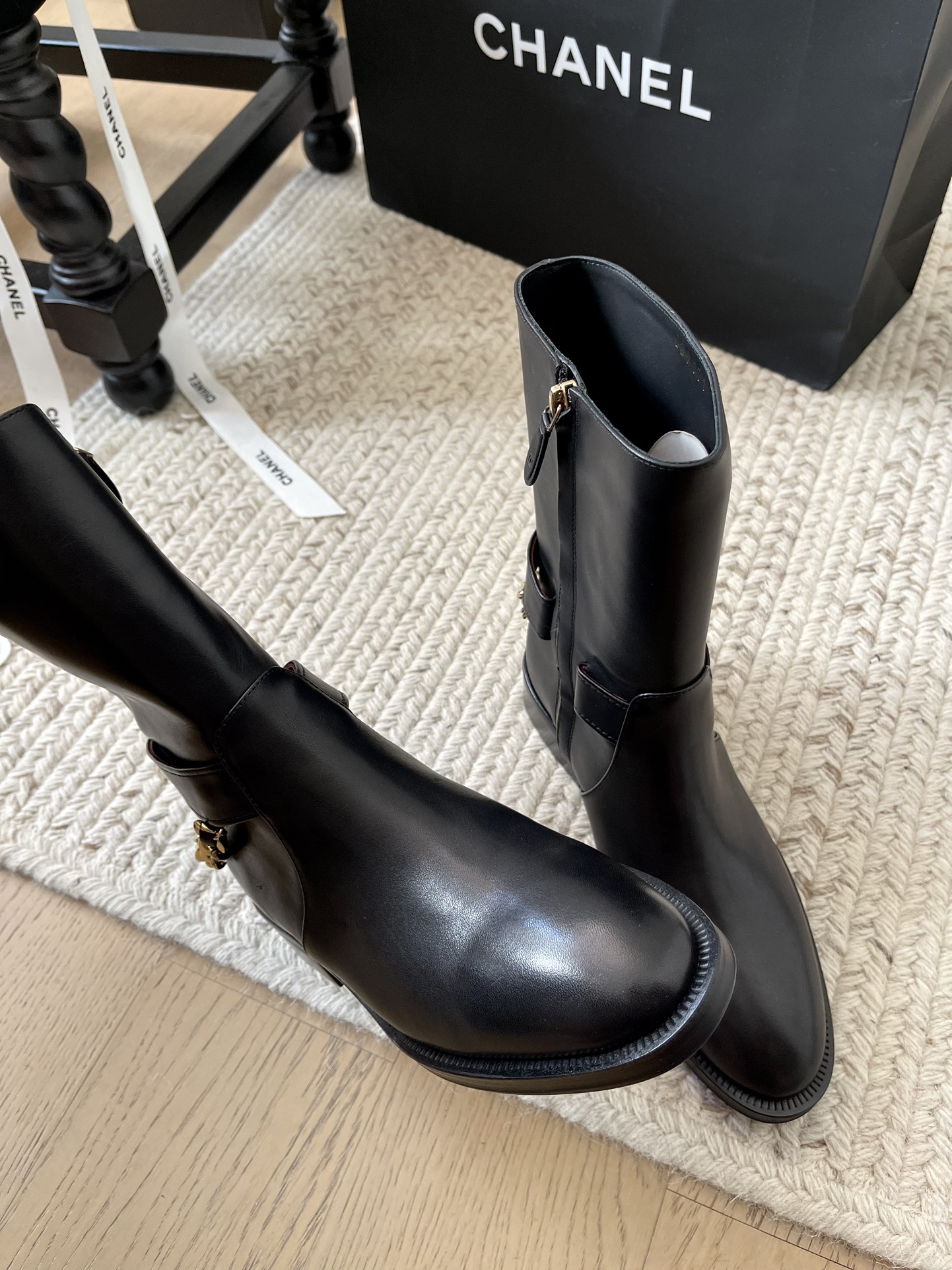 Bagsaaa Ch**el black leather ankle boots with chain