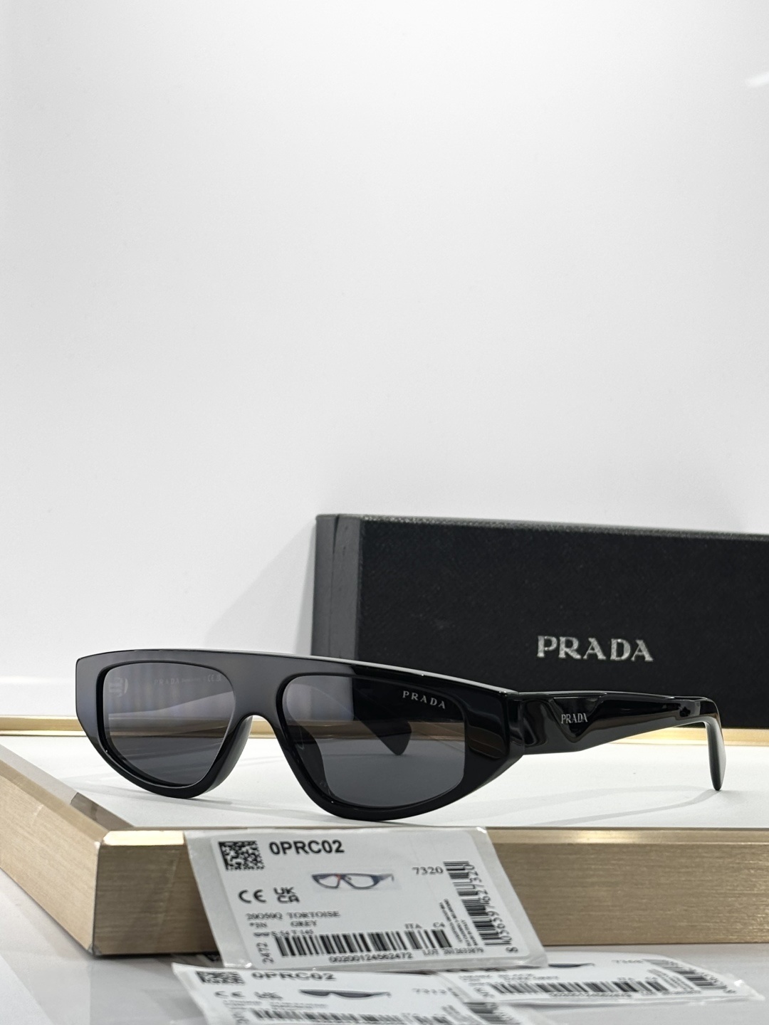Bagsaaa Pra*a PR C02S sunglasses with black frame