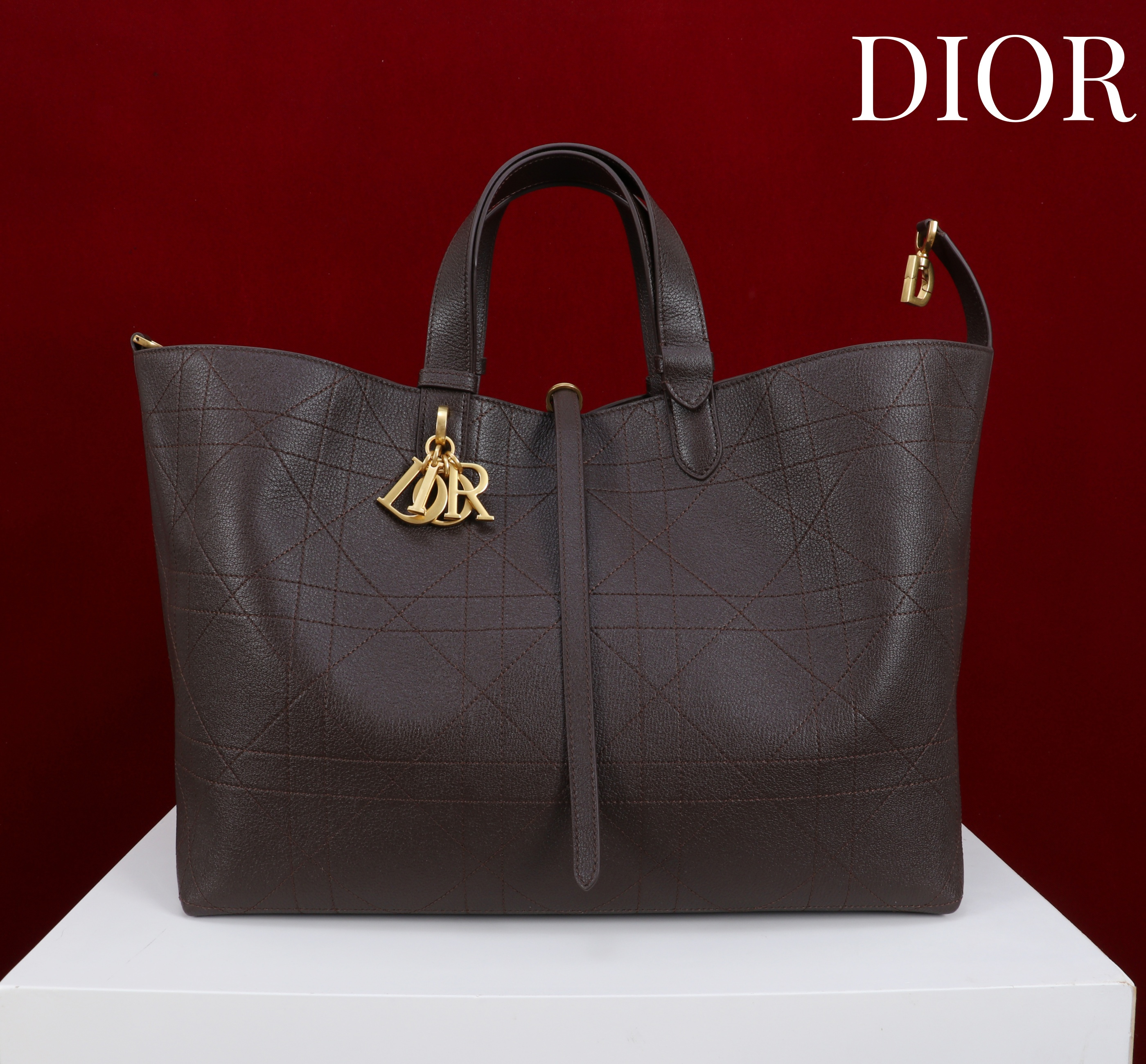 Bagsaaa Large D10r Toujours Bag Chocolate Brown Flat Macrocannage Shiny Grained Calfskin 37cm