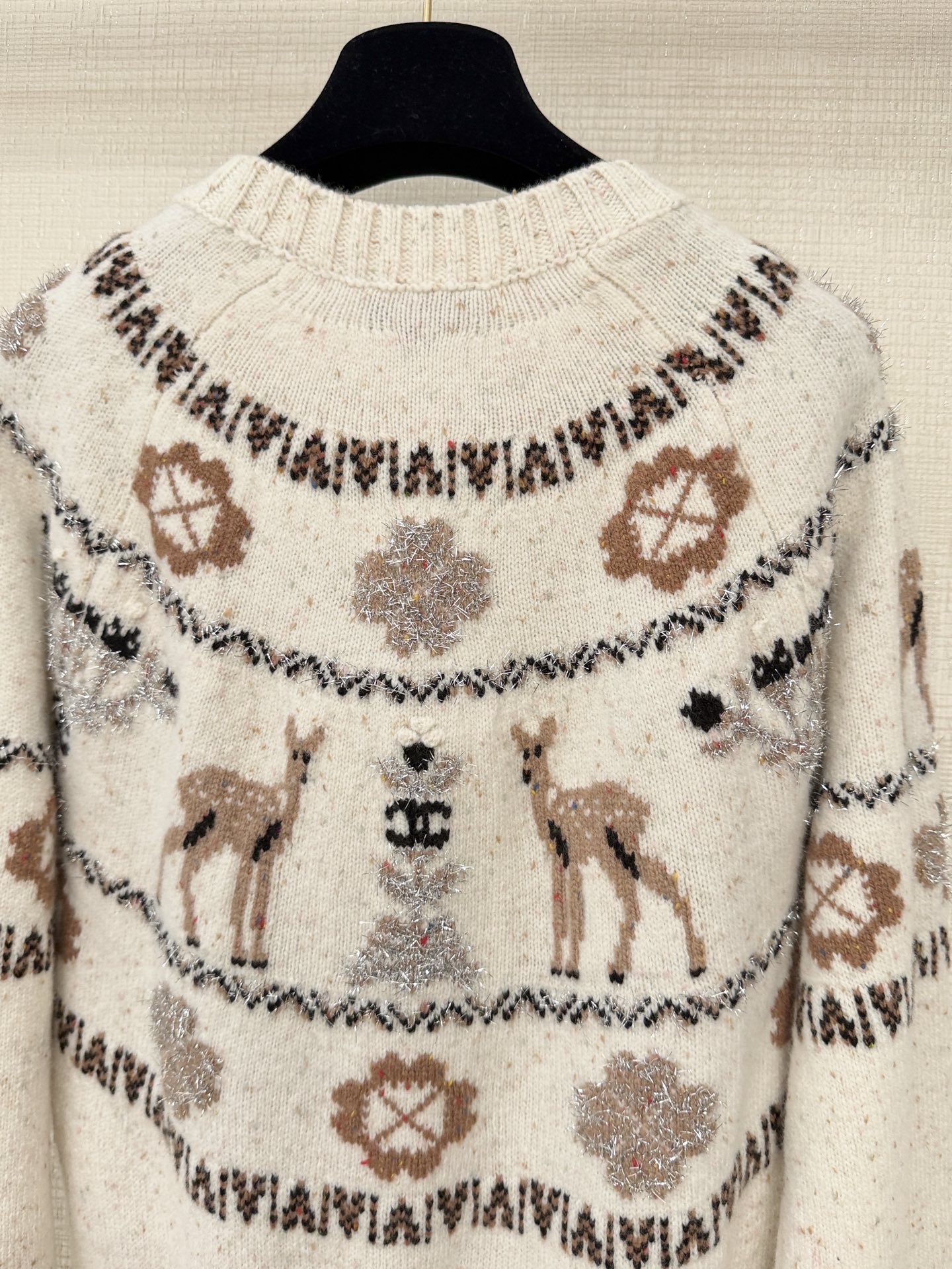 Bagsaaa Ch**el cardigan featuring a winter-themed