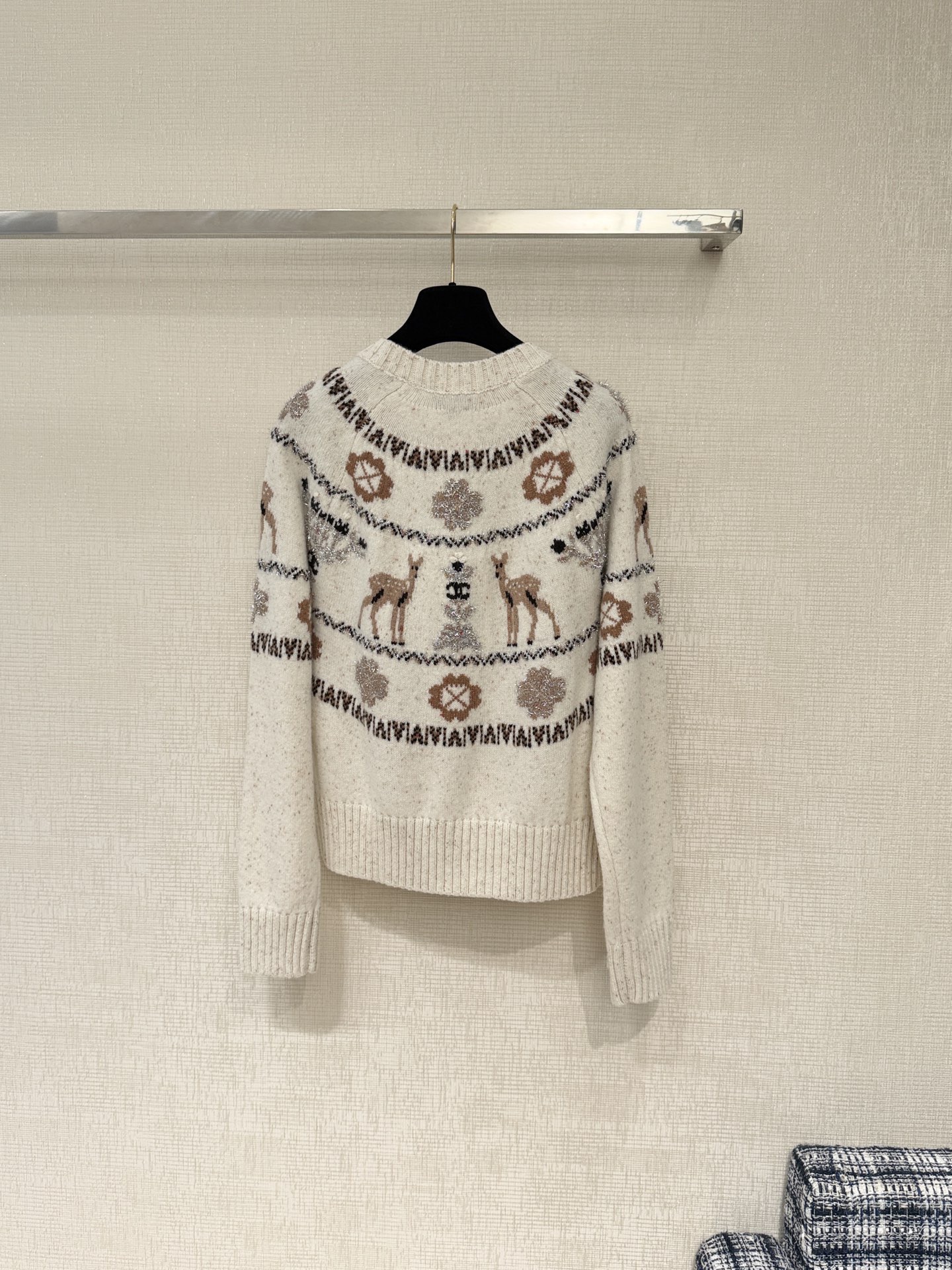 Bagsaaa Ch**el cardigan featuring a winter-themed