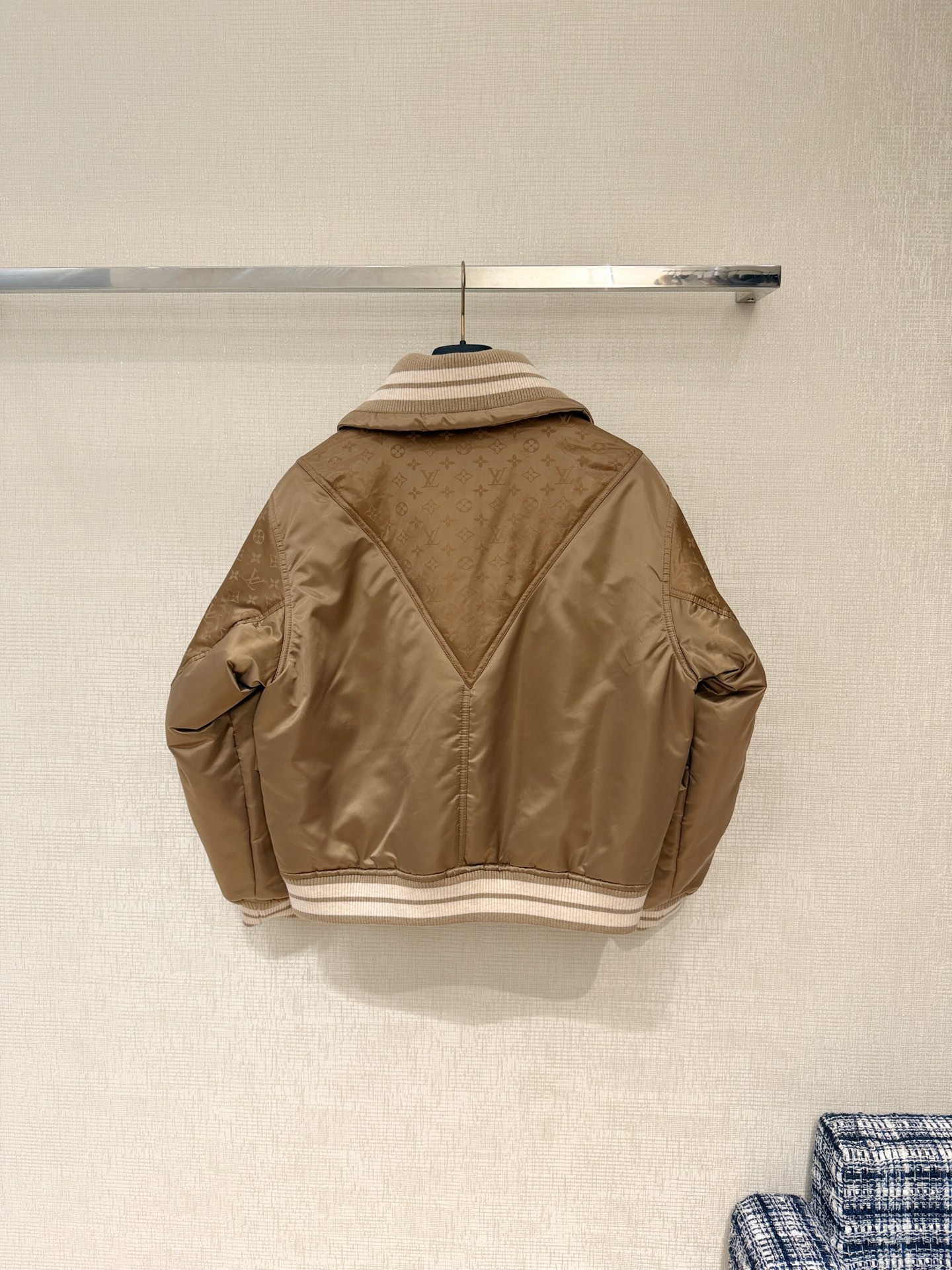 Bagsaaa L0vis Vvtt0n Padded Bomber Jacket in a seasonal brown/gold