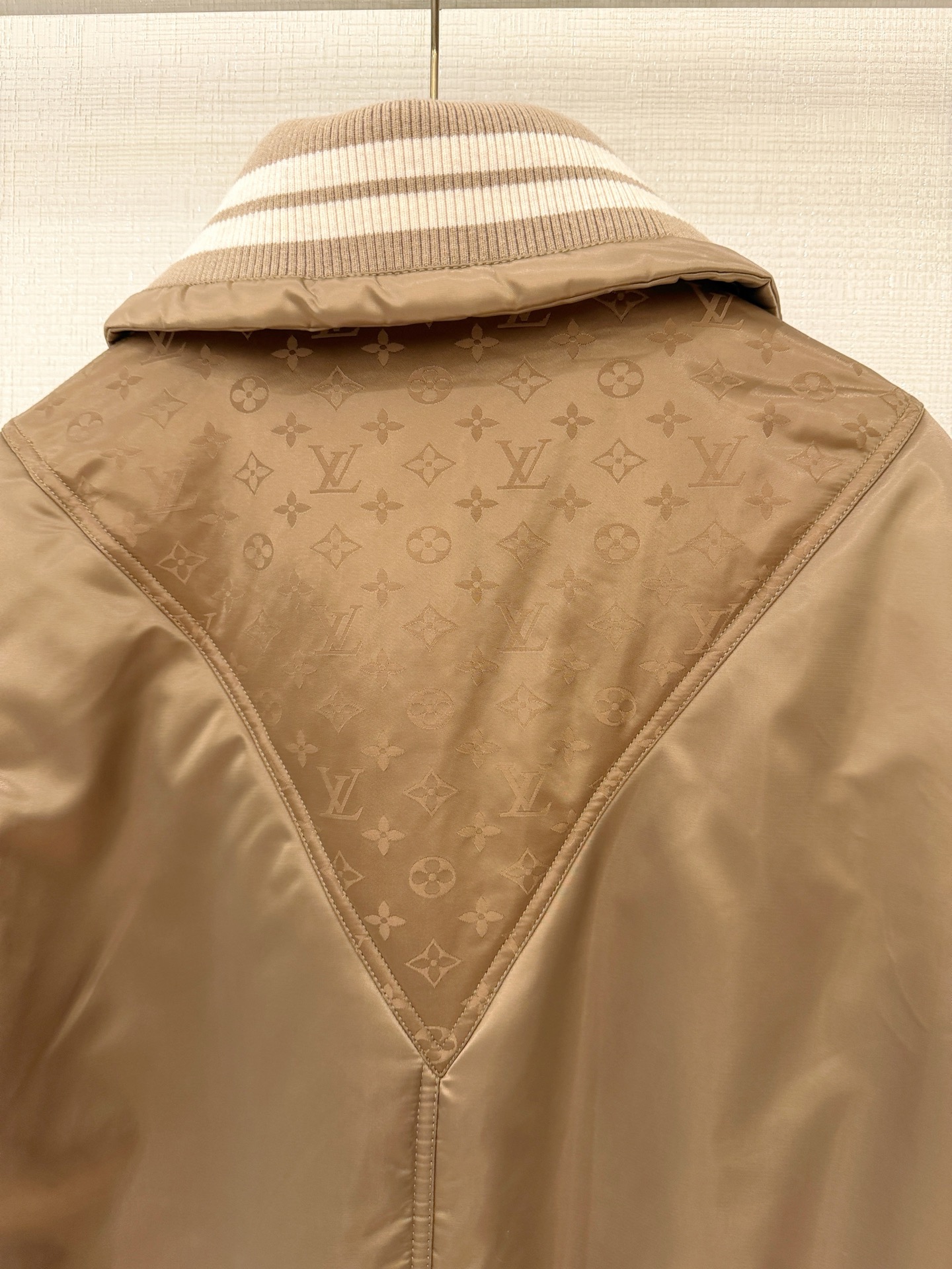 Bagsaaa L0vis Vvtt0n Padded Bomber Jacket in a seasonal brown/gold