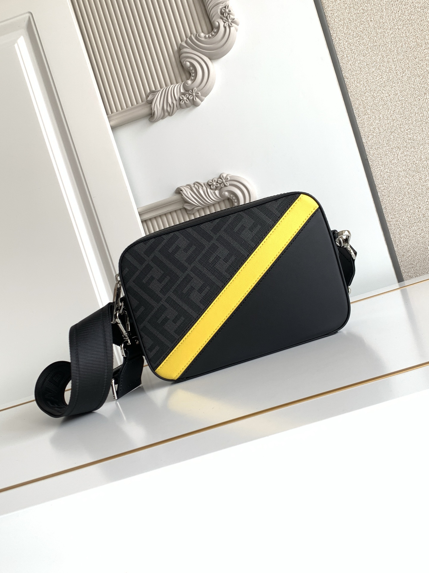 Bagsaaa F**di FF Diagonal Stripe Camera Crossbody Bag in black - 22cm 