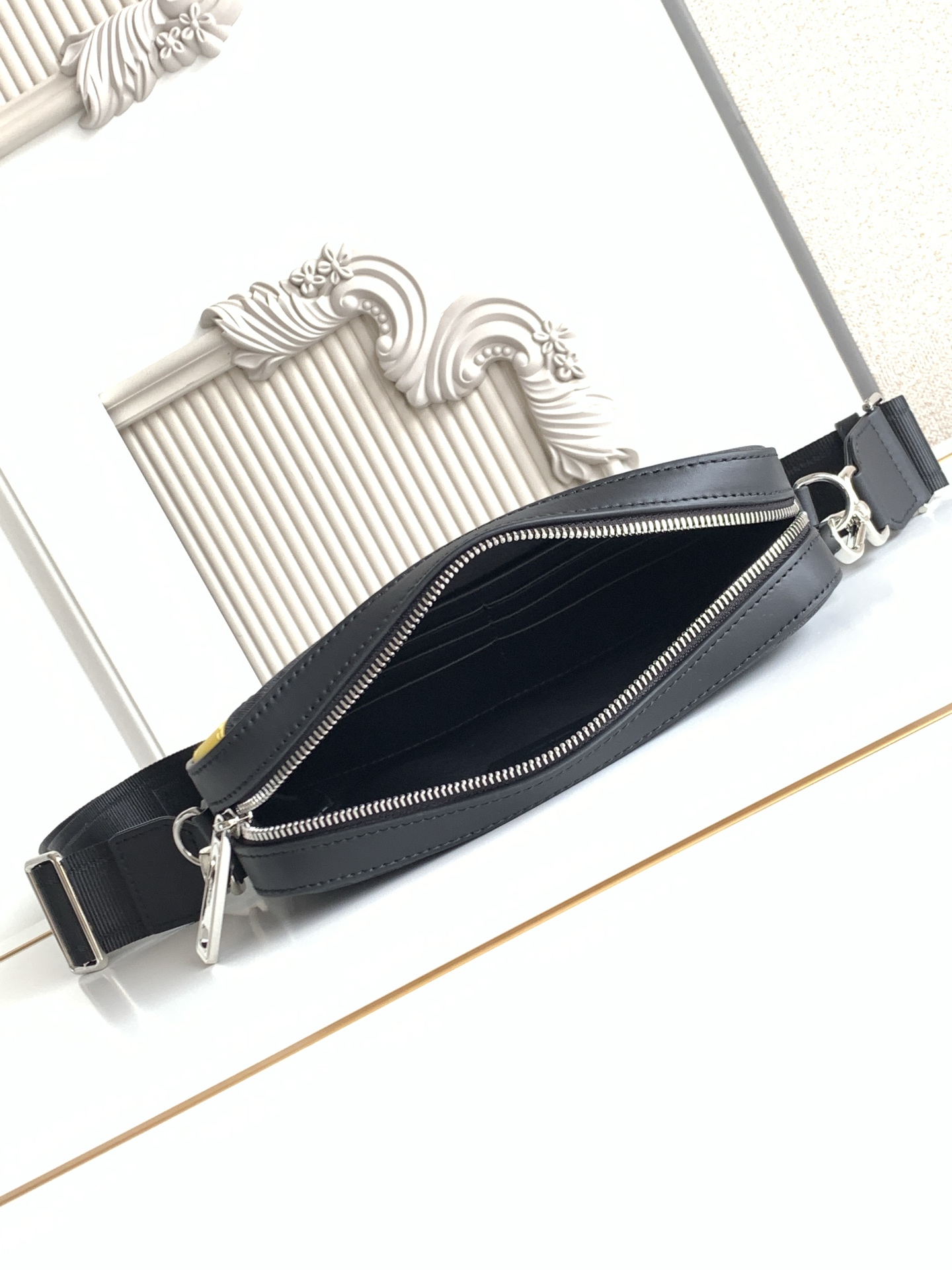 Bagsaaa F**di FF Diagonal Stripe Camera Crossbody Bag in black - 22cm