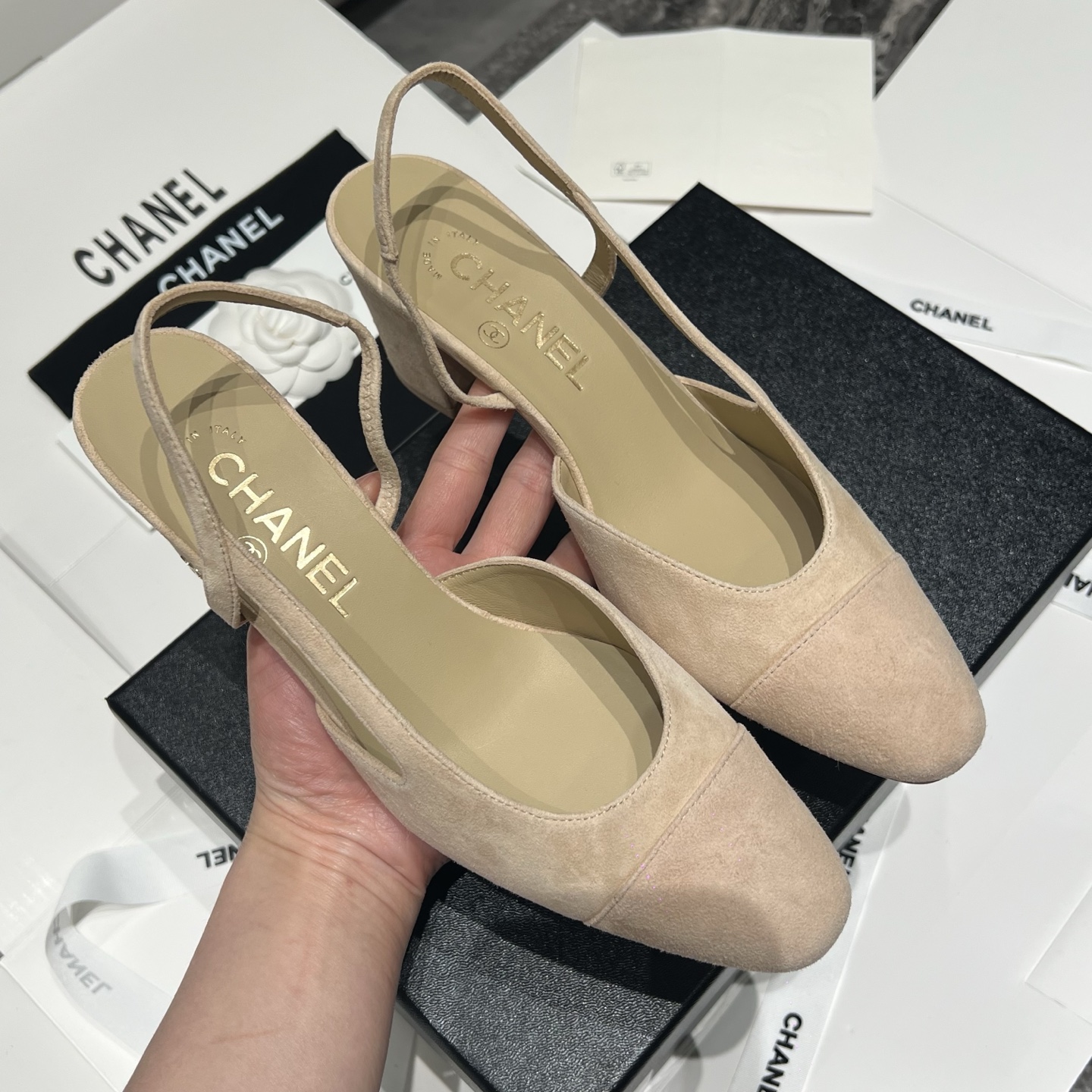 Bagsaaa Ch**el two-tone beige cap toe suede slingback sandals