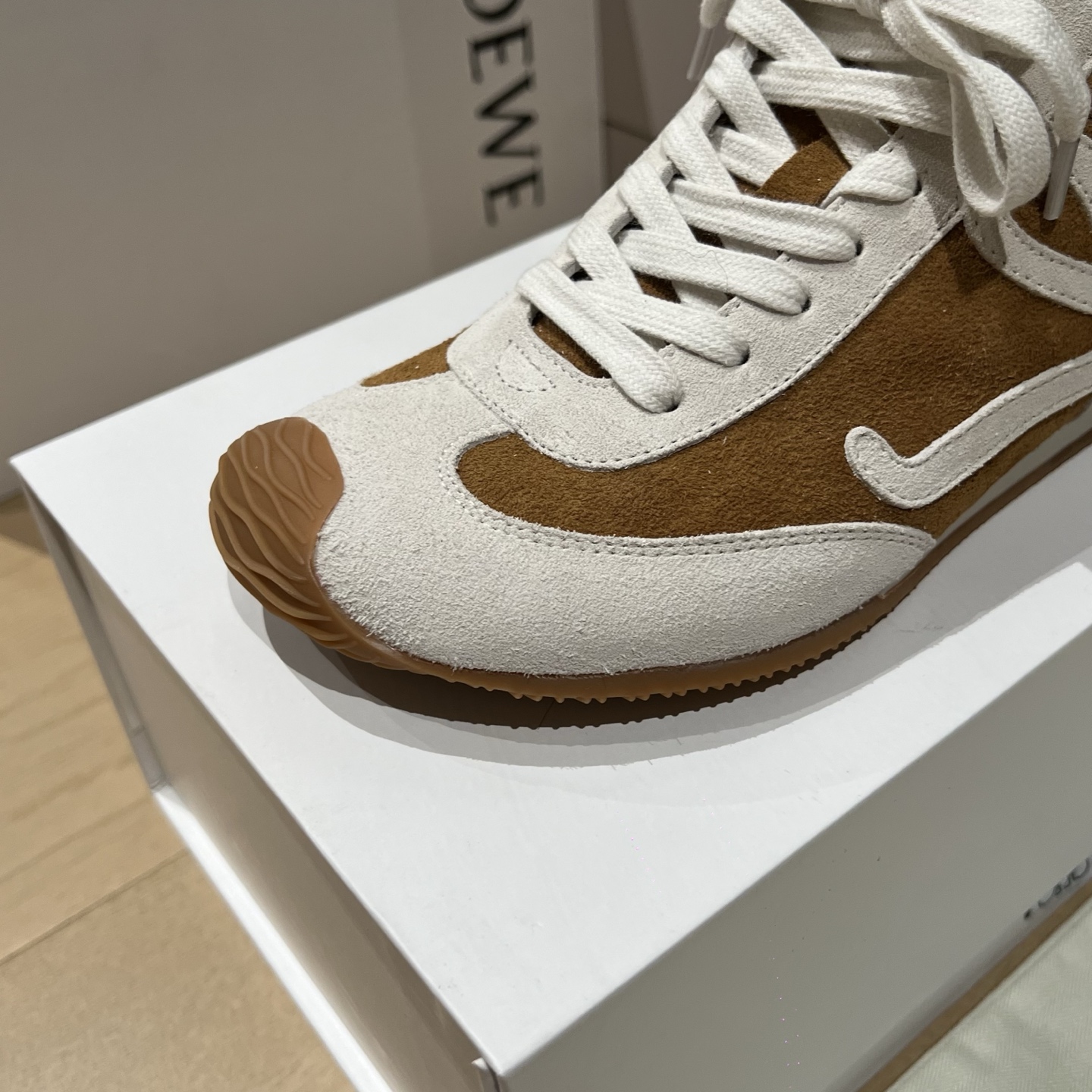 Bagsaaa L0ew* Ballet Runner 2.0 sneakers in a tan and white colorway
