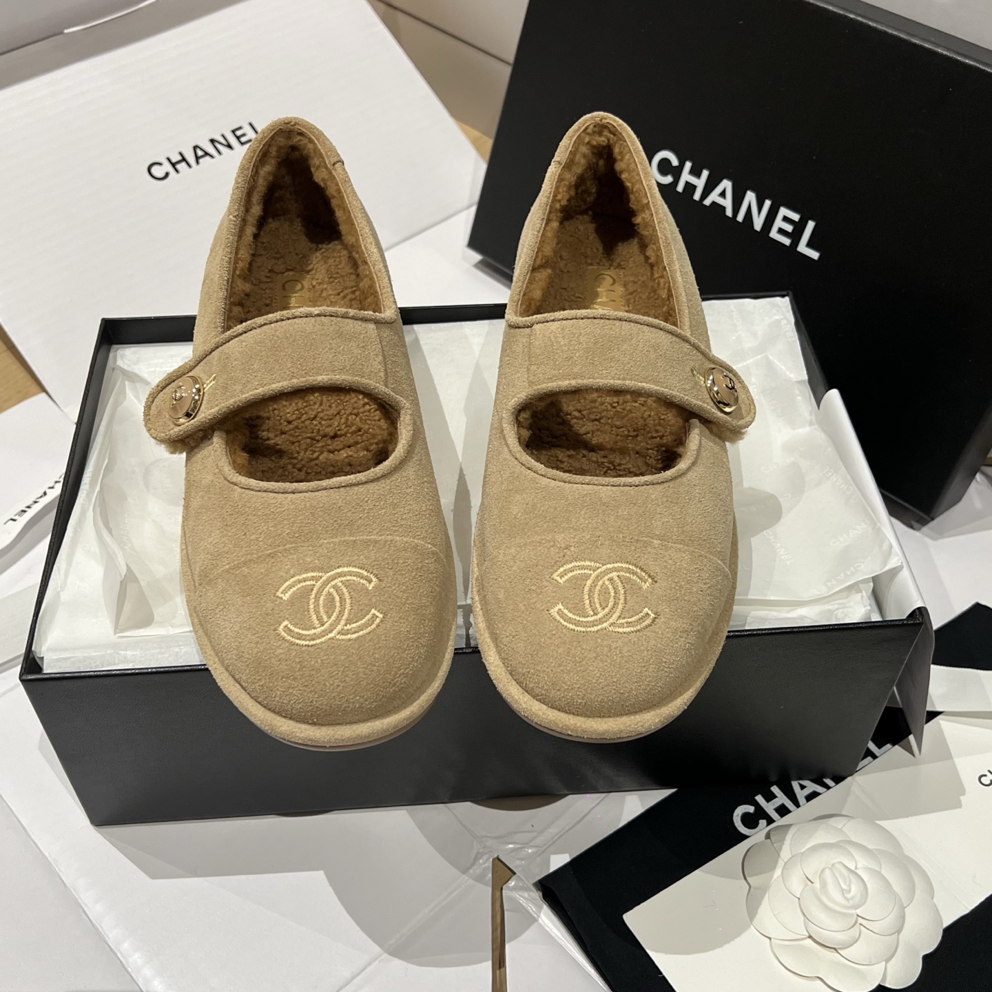 Bagsaaa Ch**el Mary Jane flat shoes in beige suede with shearling