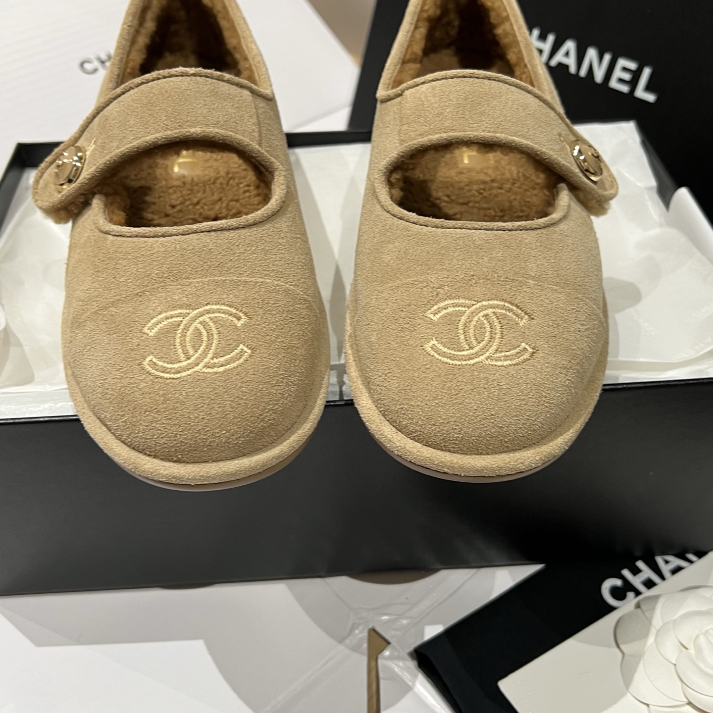 Bagsaaa Ch**el Mary Jane flat shoes in beige suede with shearling
