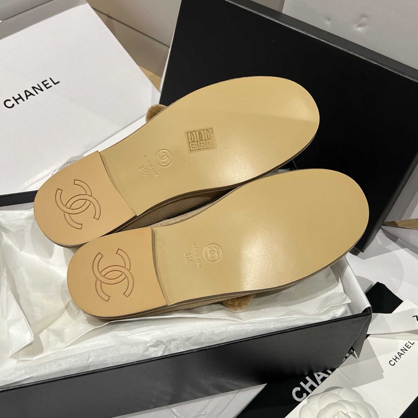 Bagsaaa Ch**el Mary Jane flat shoes in beige suede with shearling