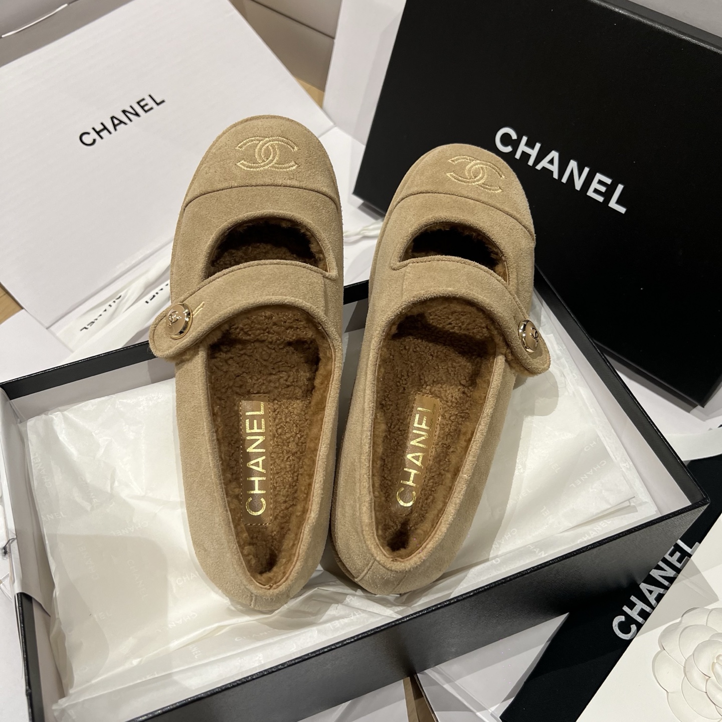 Bagsaaa Ch**el Mary Jane flat shoes in beige suede with shearling