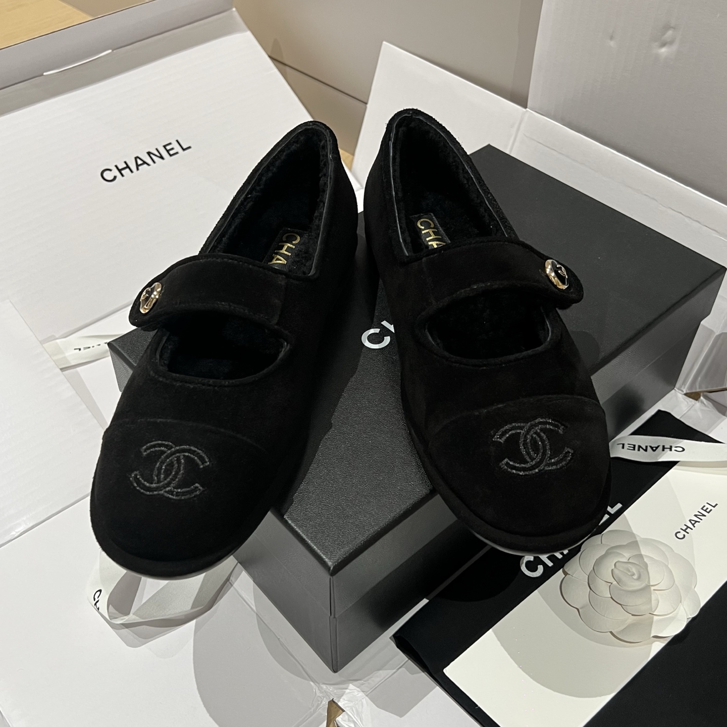 Bagsaaa Ch**el Mary Jane flat shoes in black suede with shearling