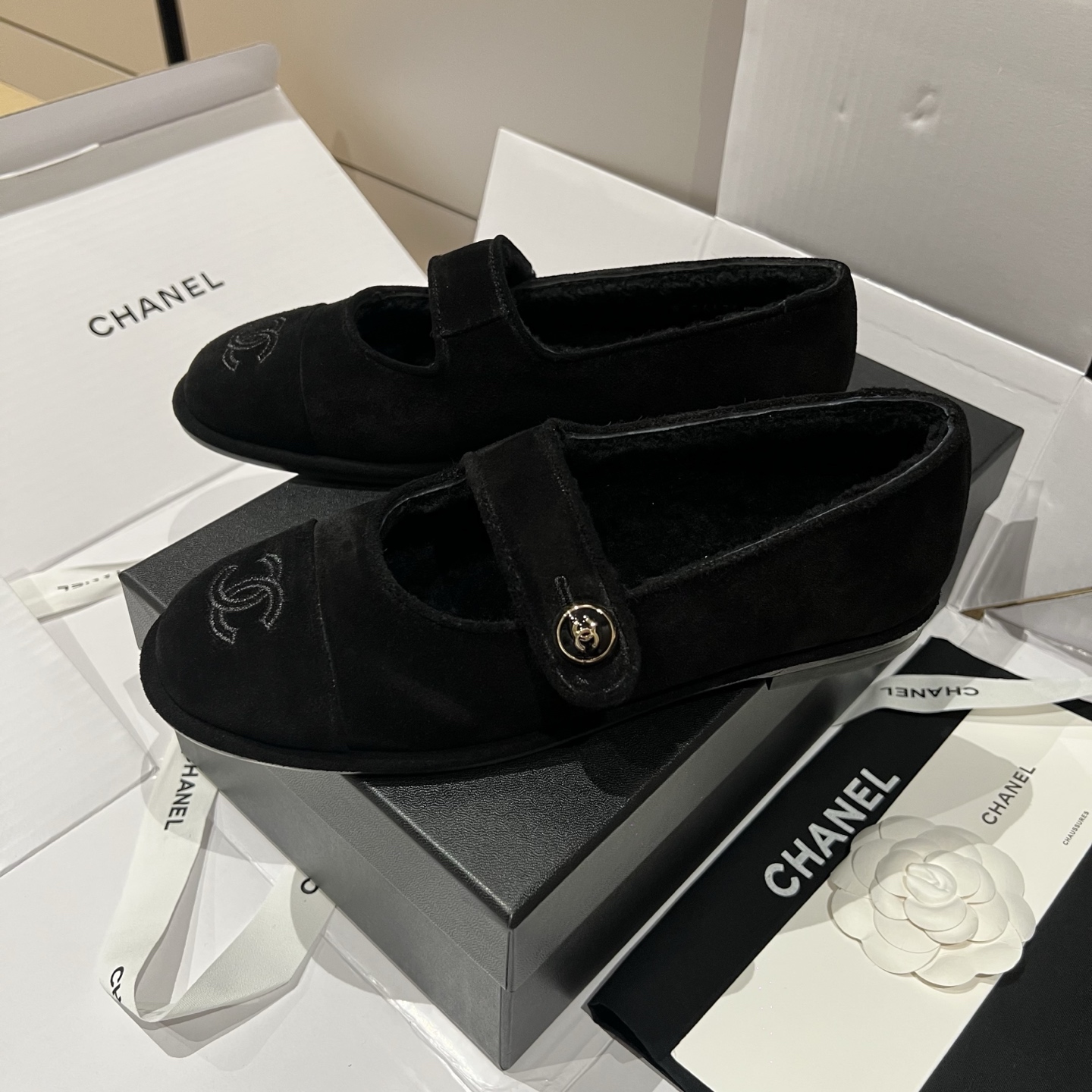 Bagsaaa Ch**el Mary Jane flat shoes in black suede with shearling