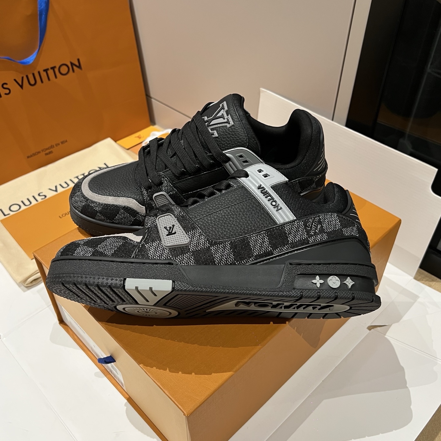 Bagsaaa L0vis Vvtt0n LV Trainer sneaker in black Damier denim