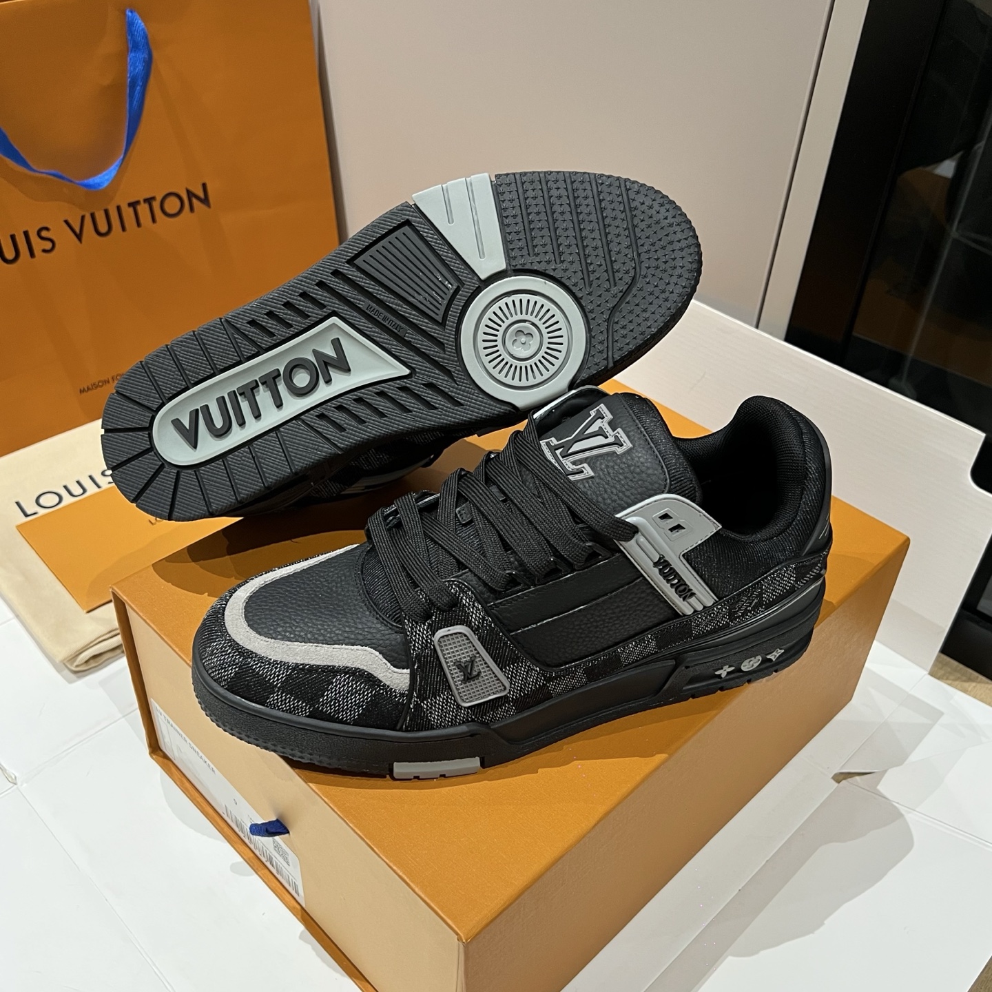 Bagsaaa L0vis Vvtt0n LV Trainer sneaker in black Damier denim