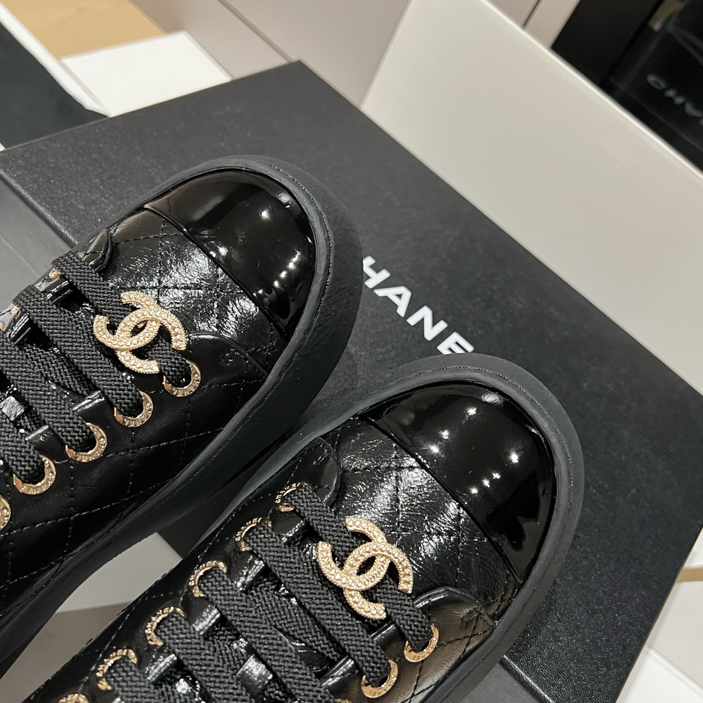 Bagsaaa black patent leather Ch**el low-top sneakers with gold-tone hardware