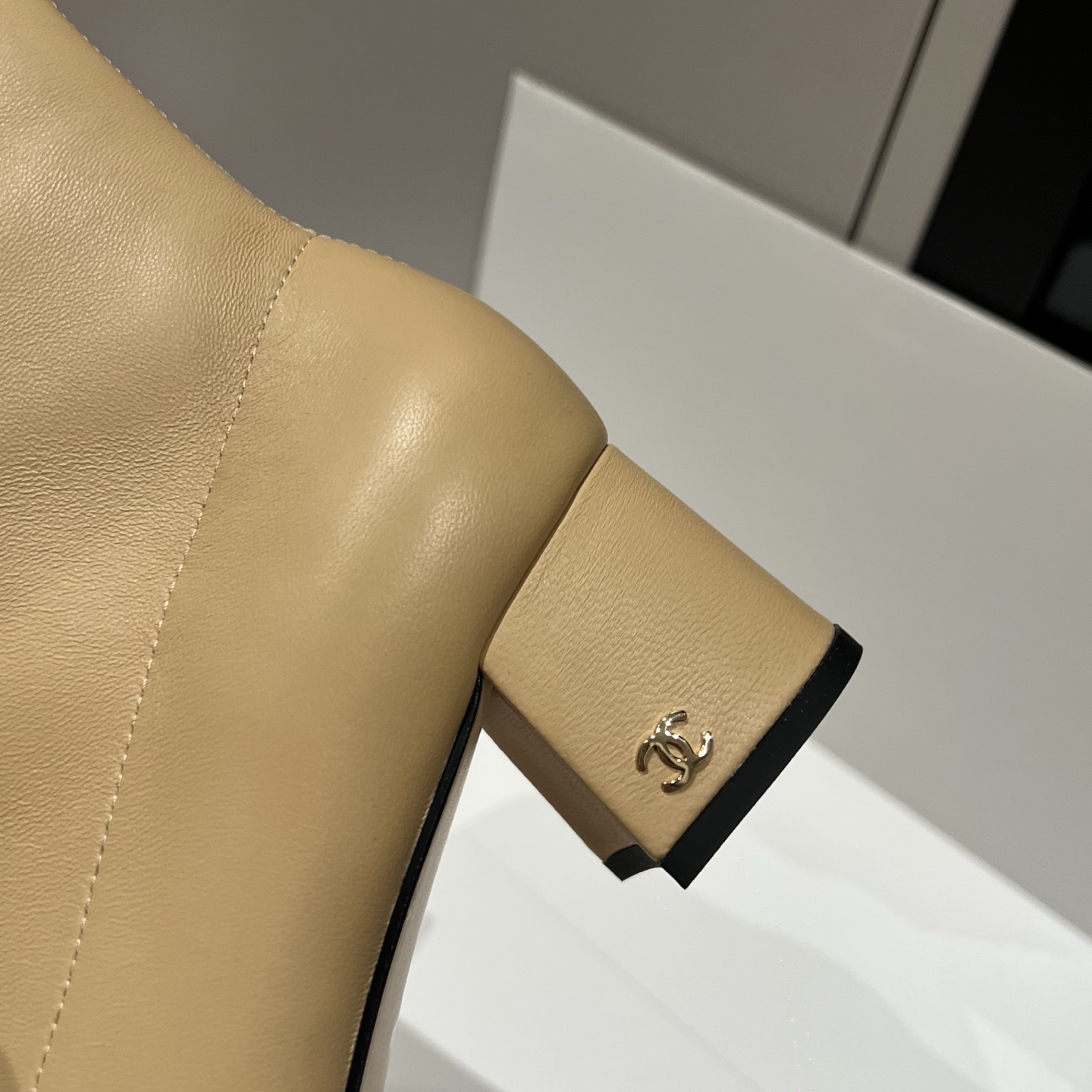 Bagsaaa Ch**el beige and black leather cap-toe ankle boots with zipper