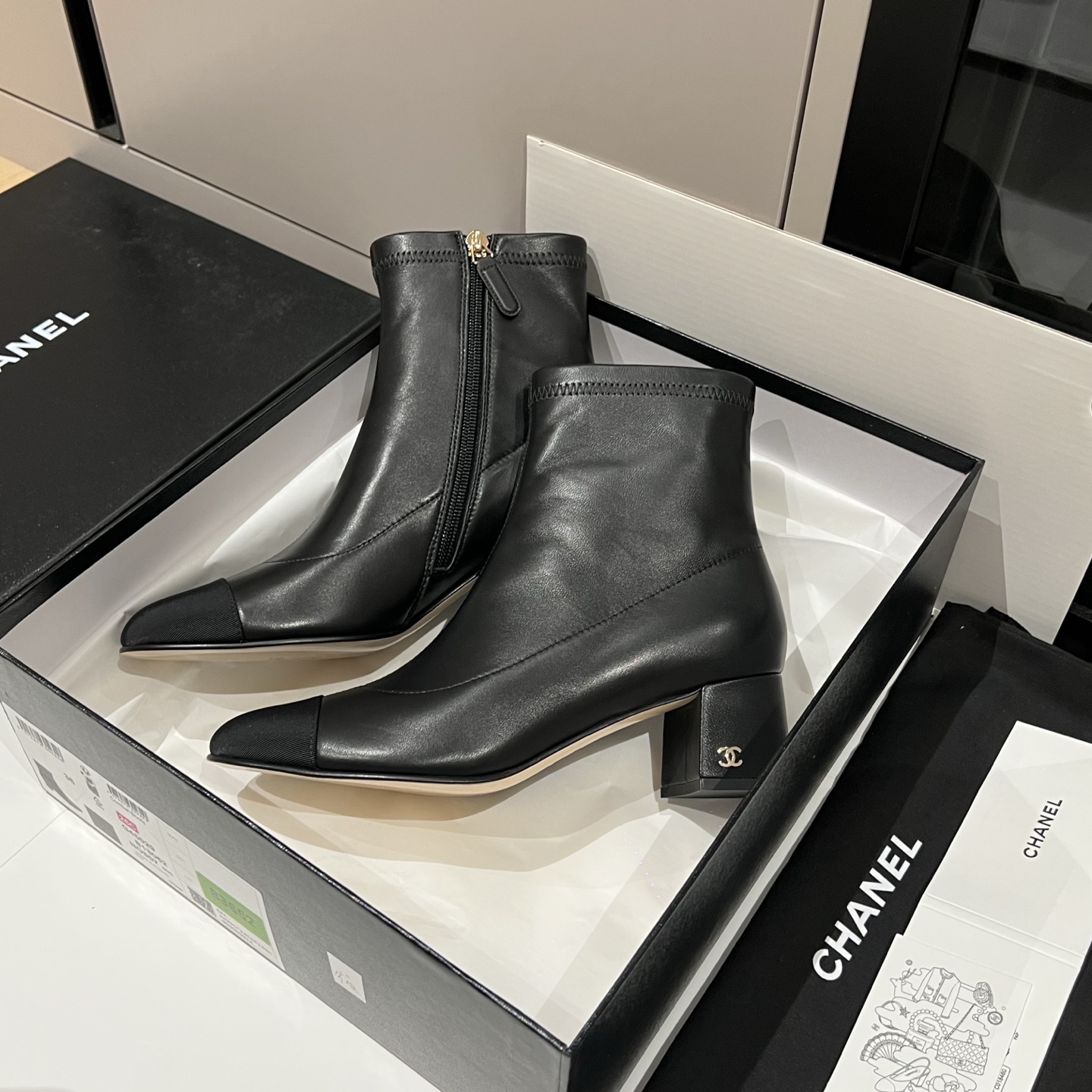 Bagsaaa Ch**el black leather cap-toe ankle boots with zipper