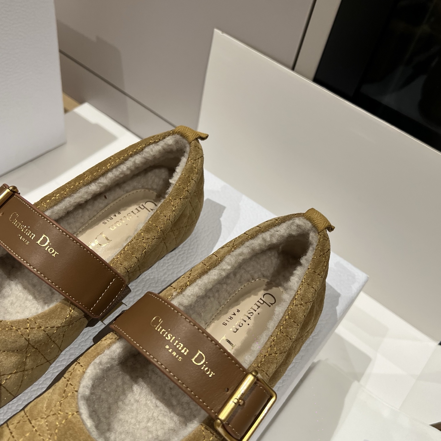 Bagsaaa D10rAlps D10r Frost Ballet Flat Camel Cannage Suede Calfskin