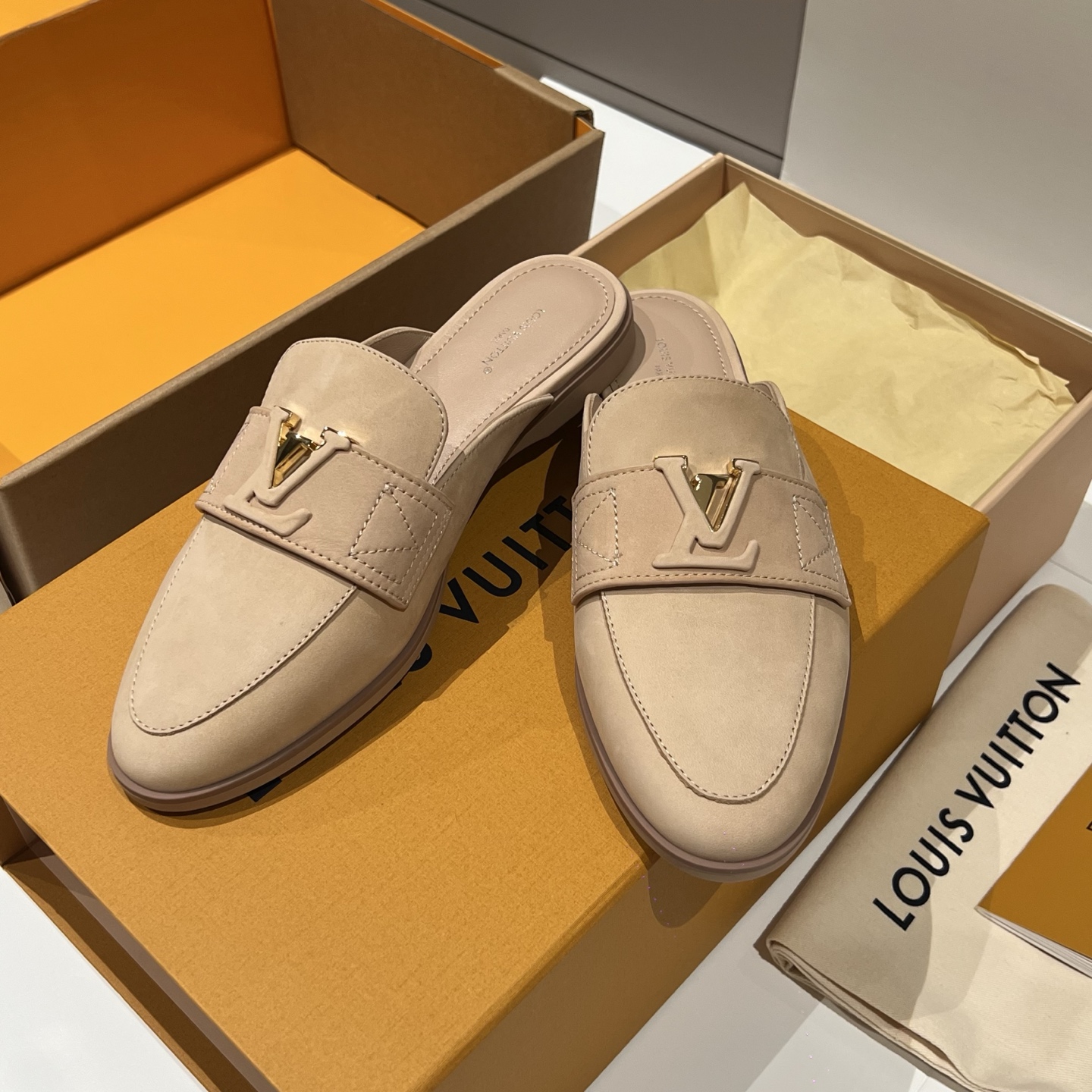 Bagsaaa L0vis Vvtt0n LV Mare Open Back Loafer in beige