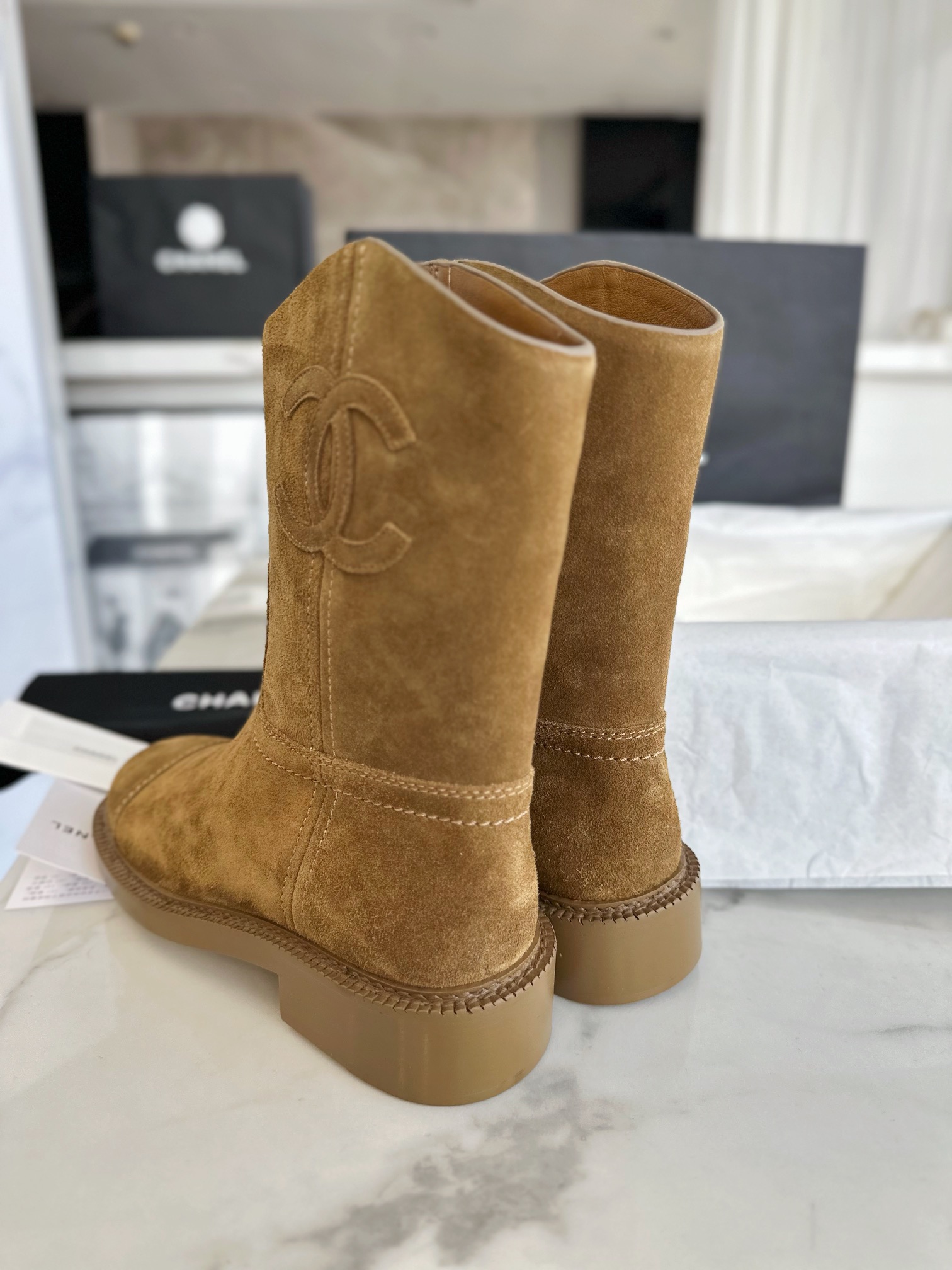 Bagsaaa Ch**el suede boots in brown color
