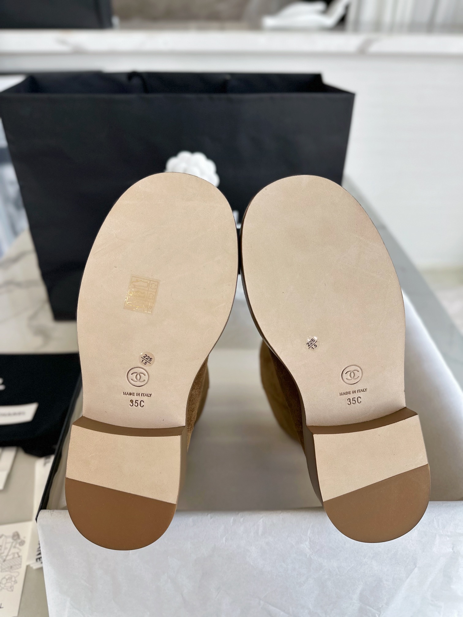 Bagsaaa Ch**el suede boots in brown color