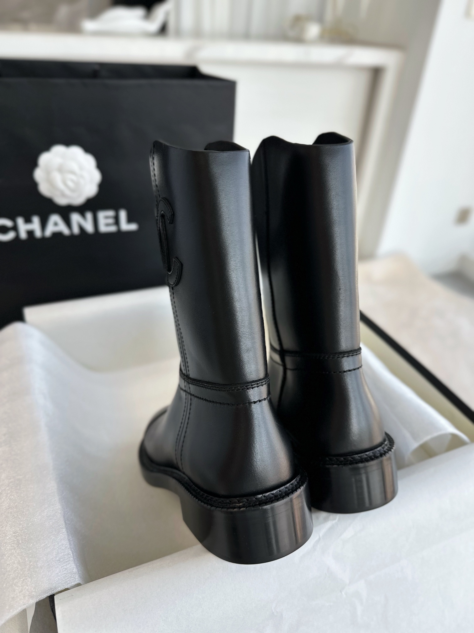 Bagsaaa Ch**el leather boots in black color