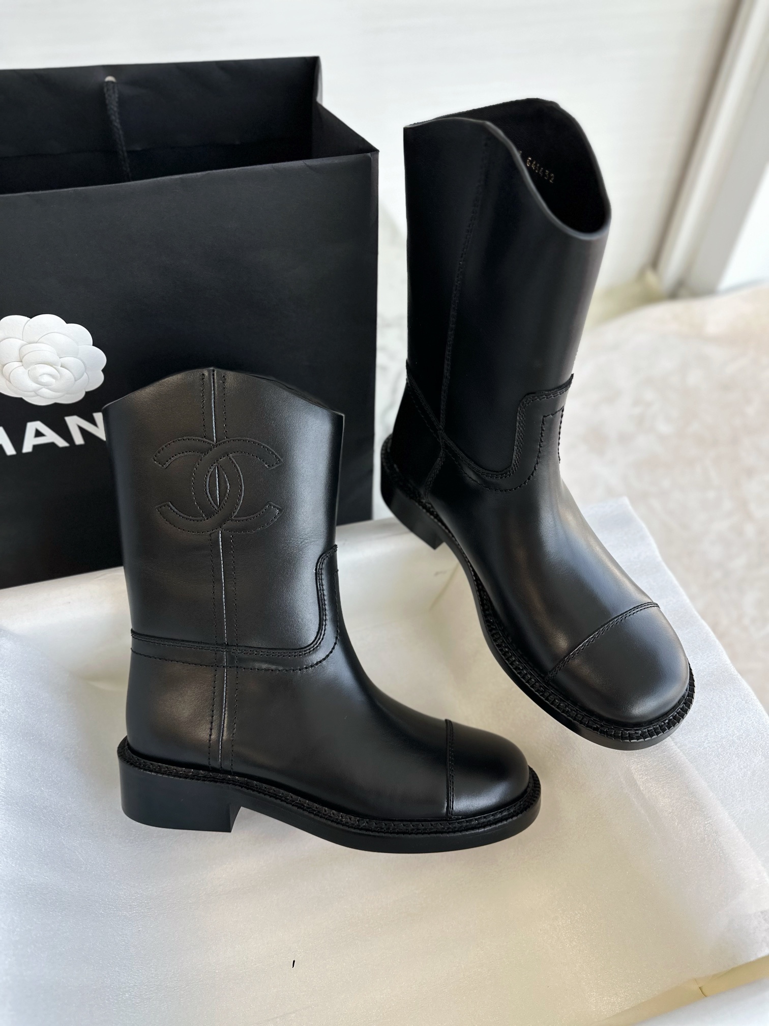 Bagsaaa Ch**el leather boots in black color