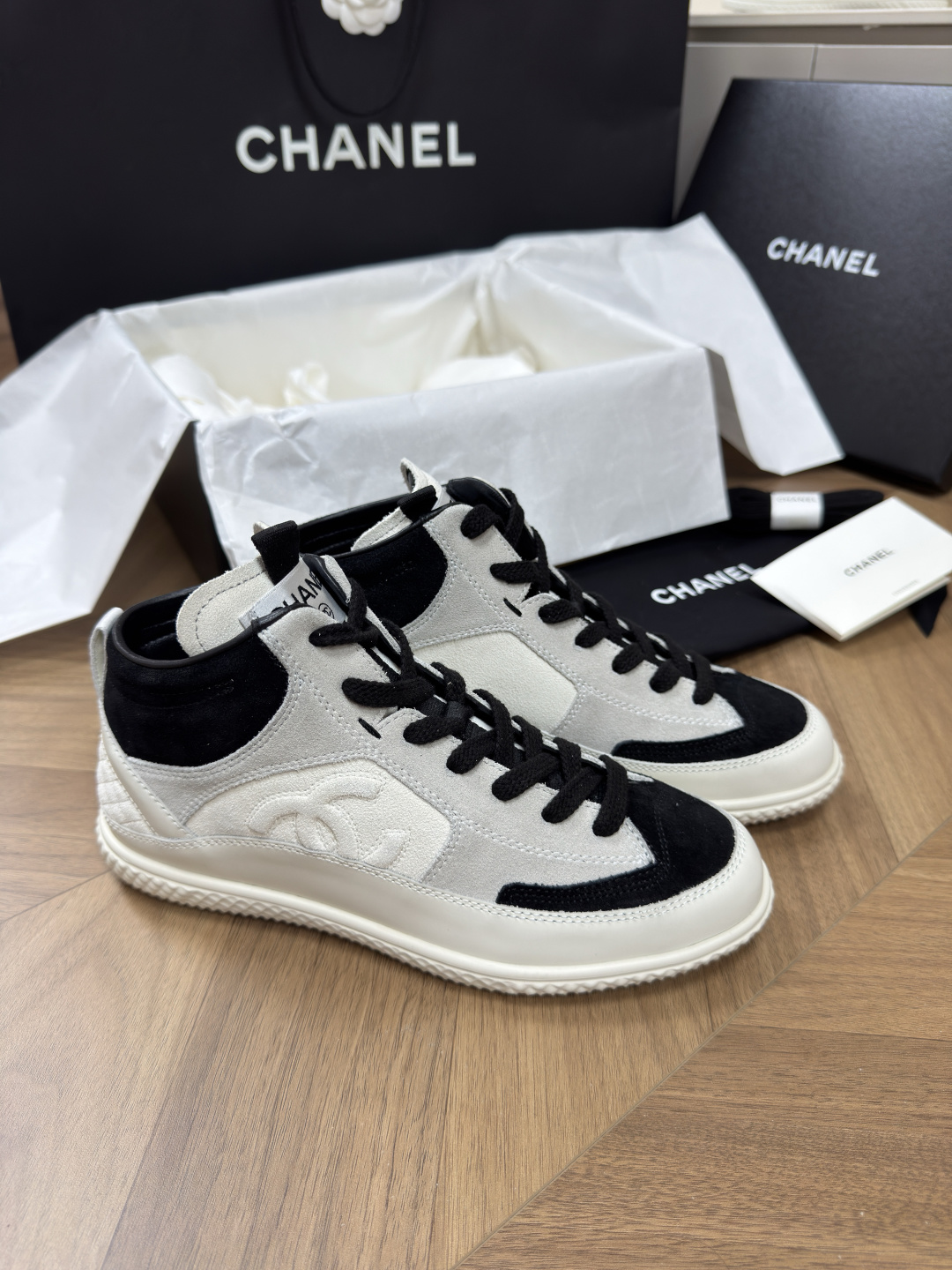 Bagsaaa Ch**el calfskin and suede calfskin trainers in white and black