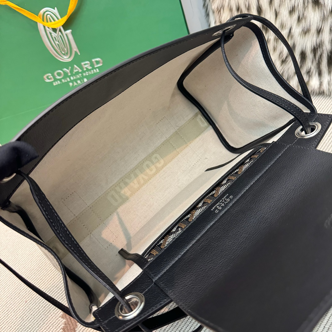 Bagsaaa G09ard Rouette Souple PM bag in black G09ardine canvas and leather -30cm